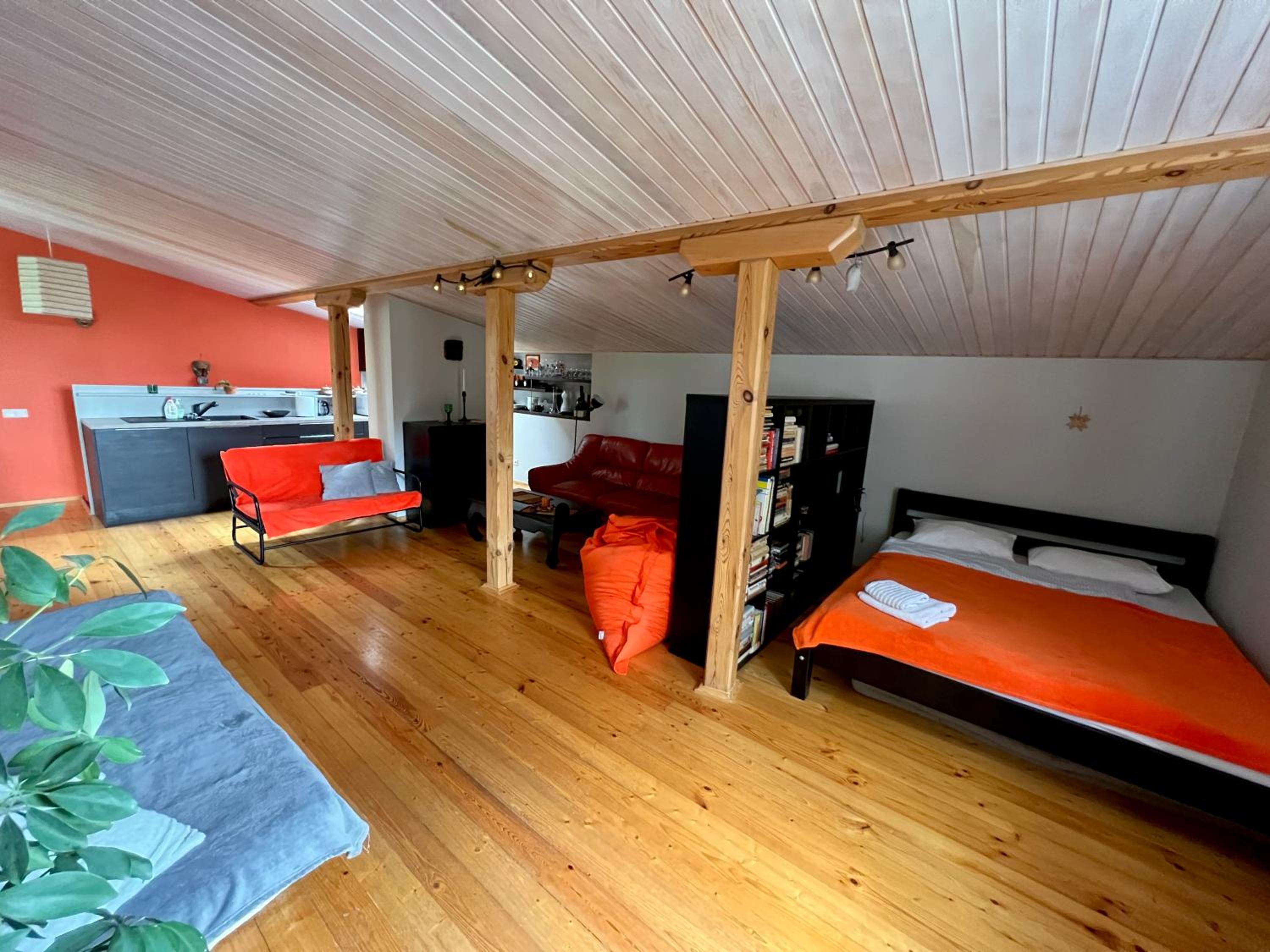 One-Bedroom Apartment - Photo 2