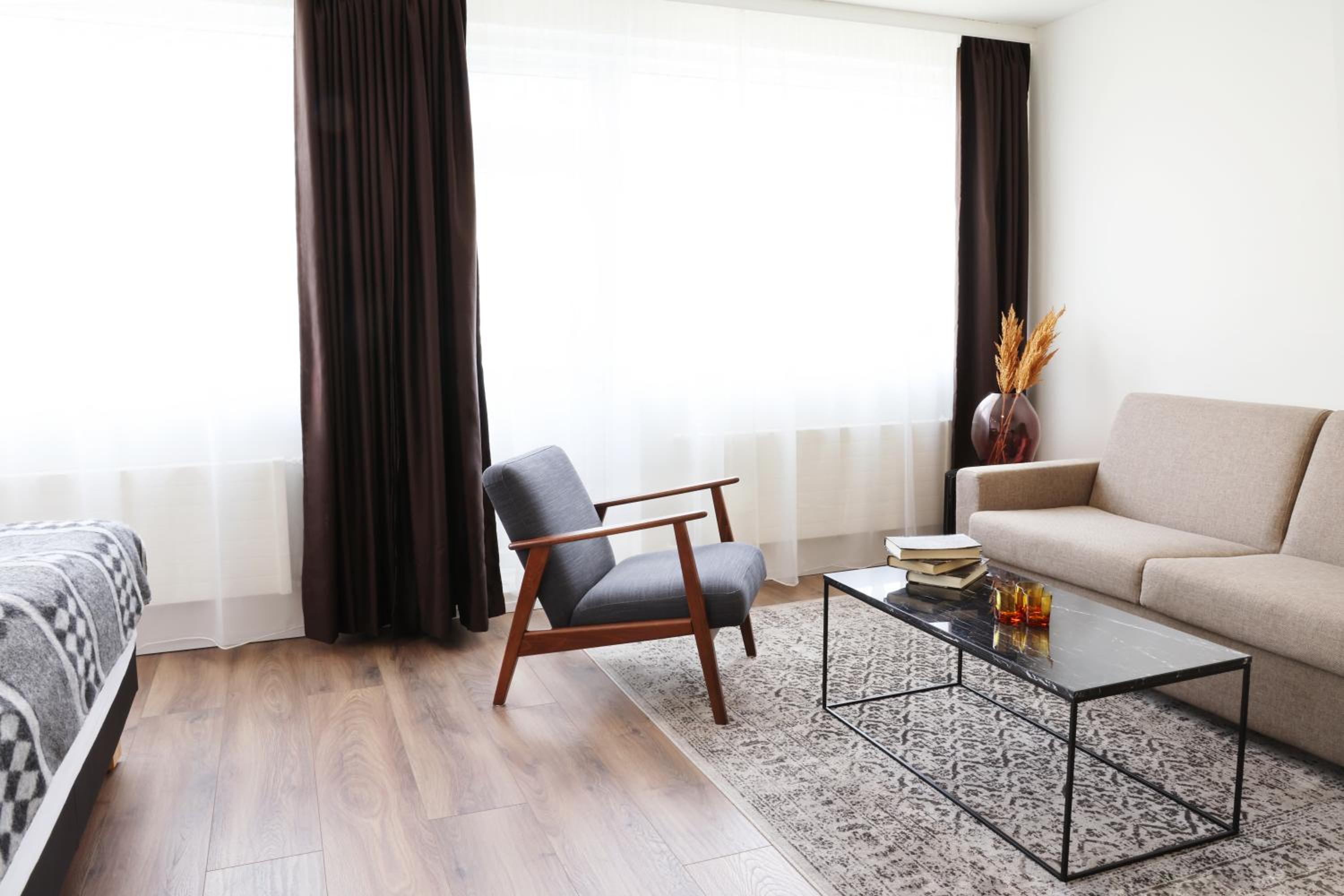 Family Room - Photo 2
