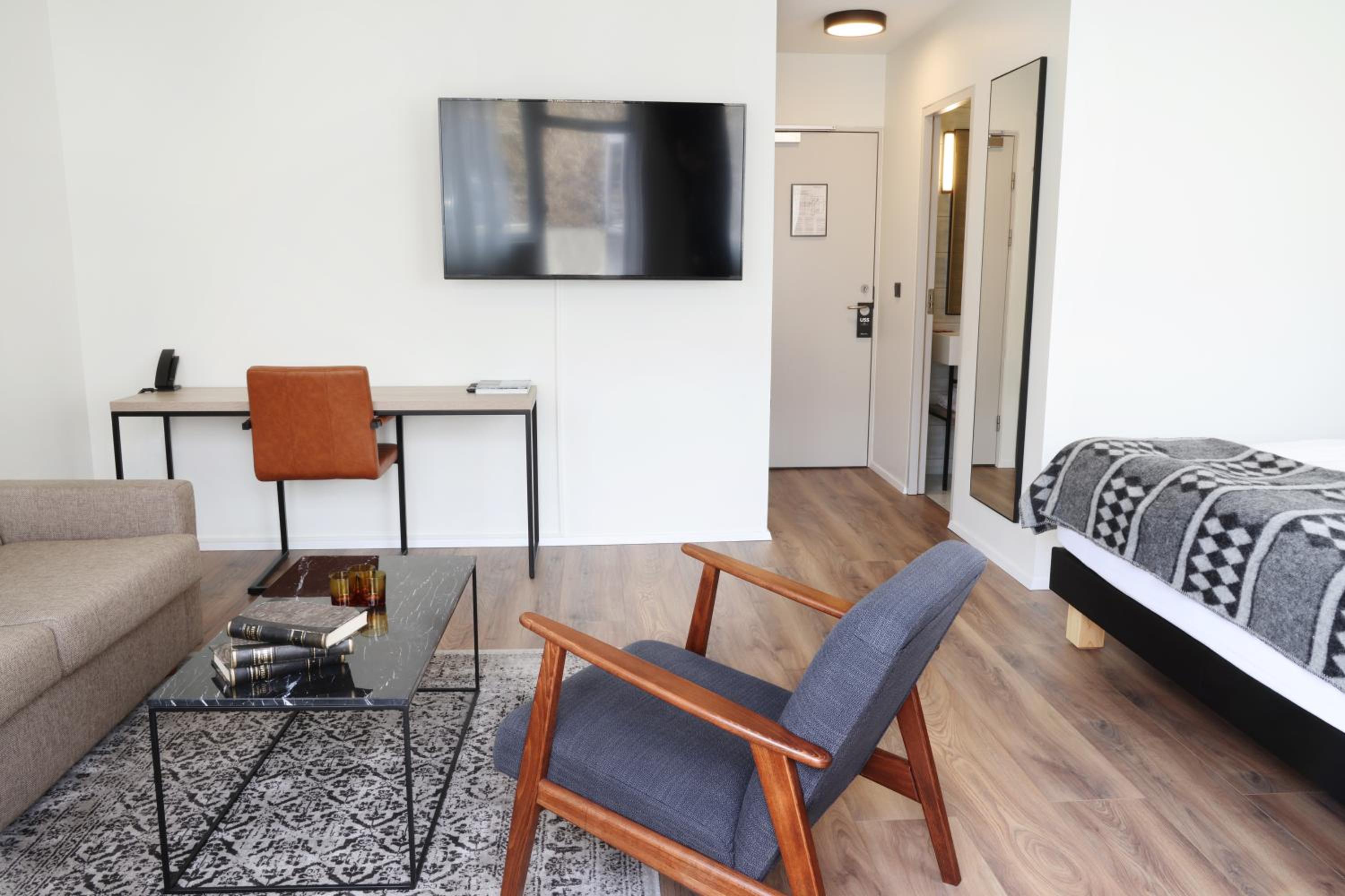 Family Room - Photo 5