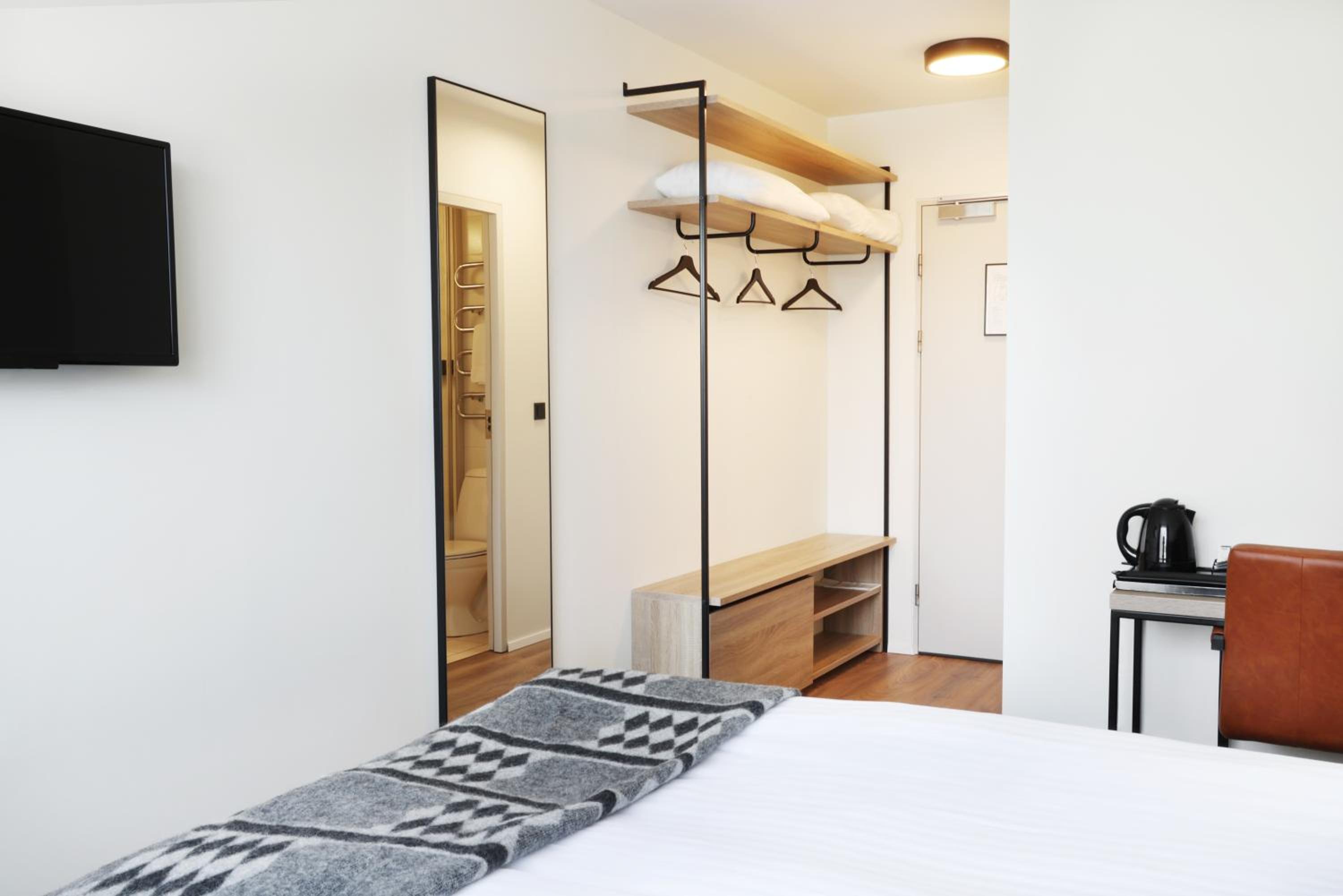 Twin Room - Photo 3