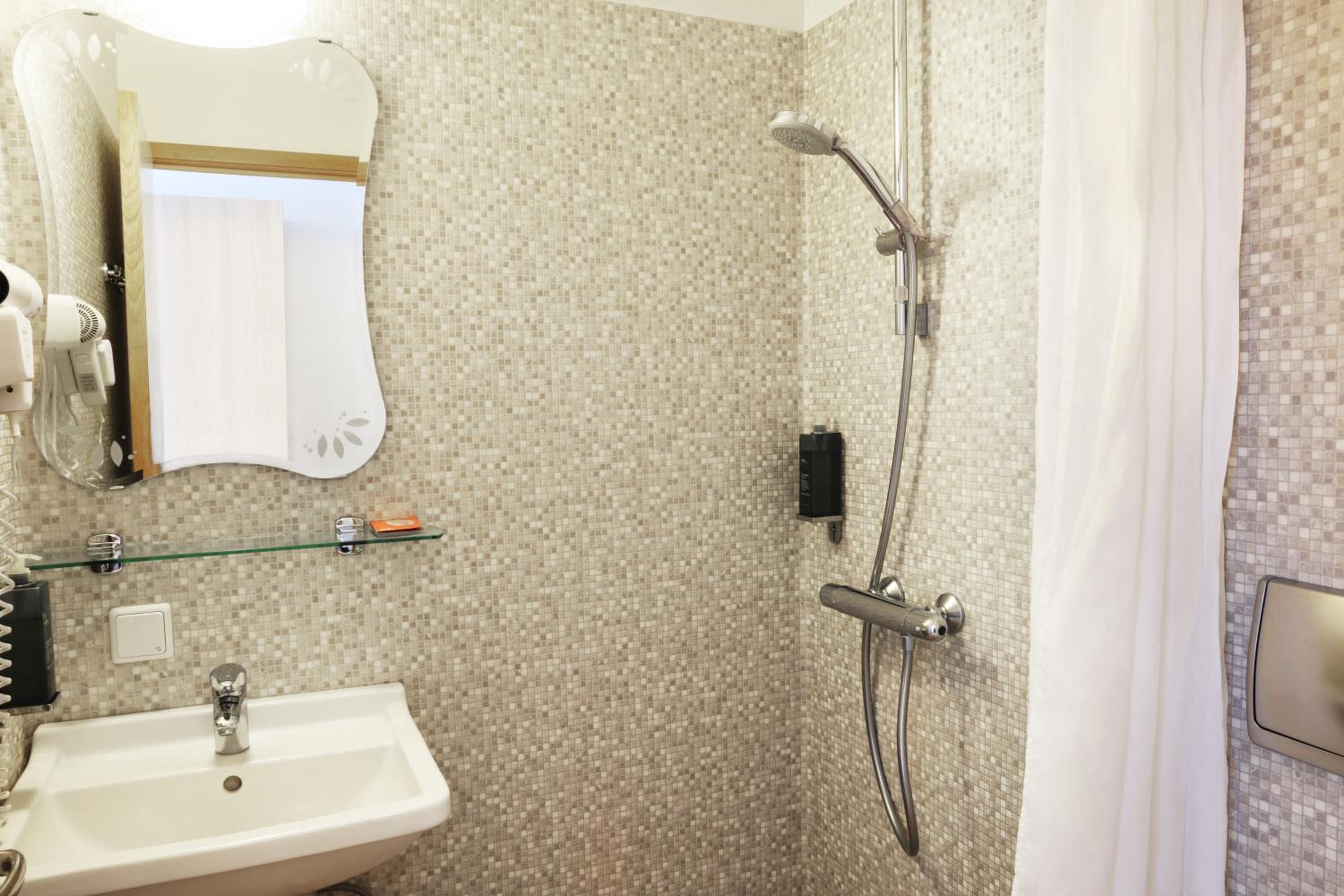 Twin Room - Photo 4