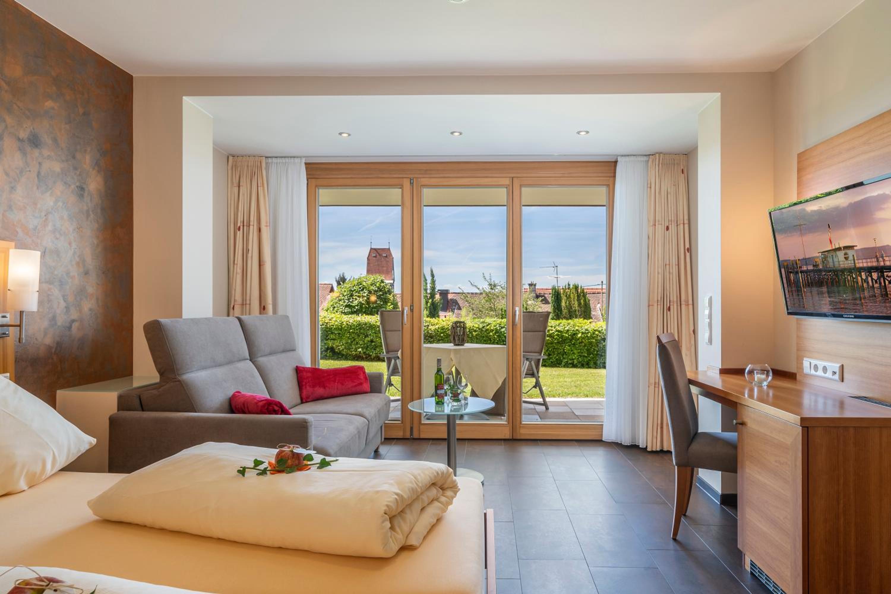 Comfort Double Room with Terrace facing Garden (No Lake View) photo 1