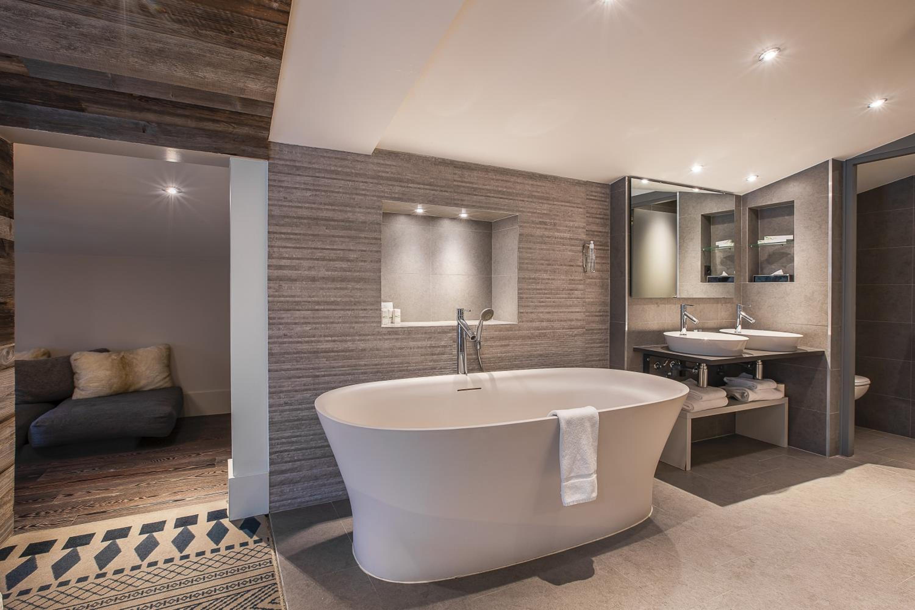 Superior Suite - Photo 4