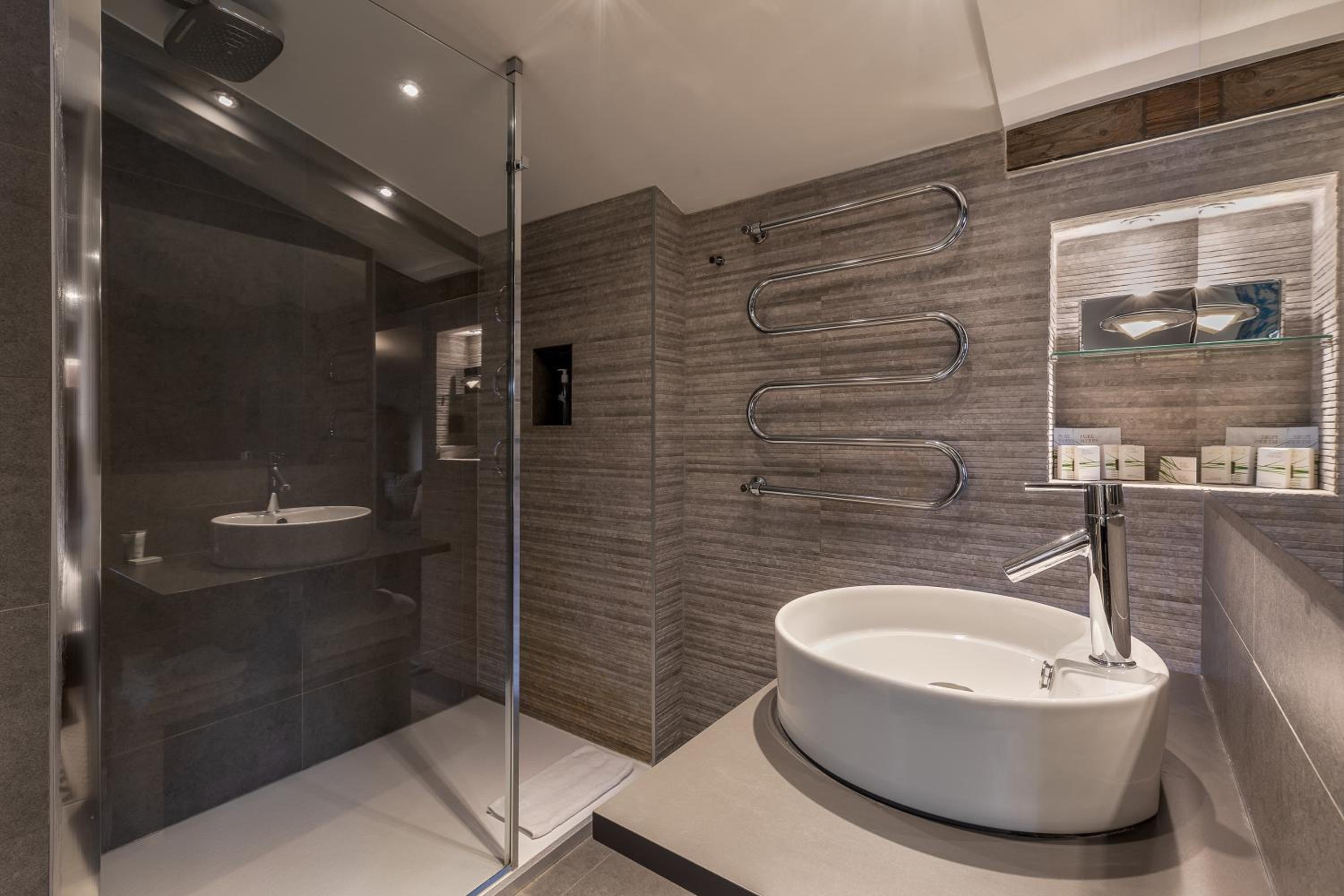 Superior Suite - Photo 3