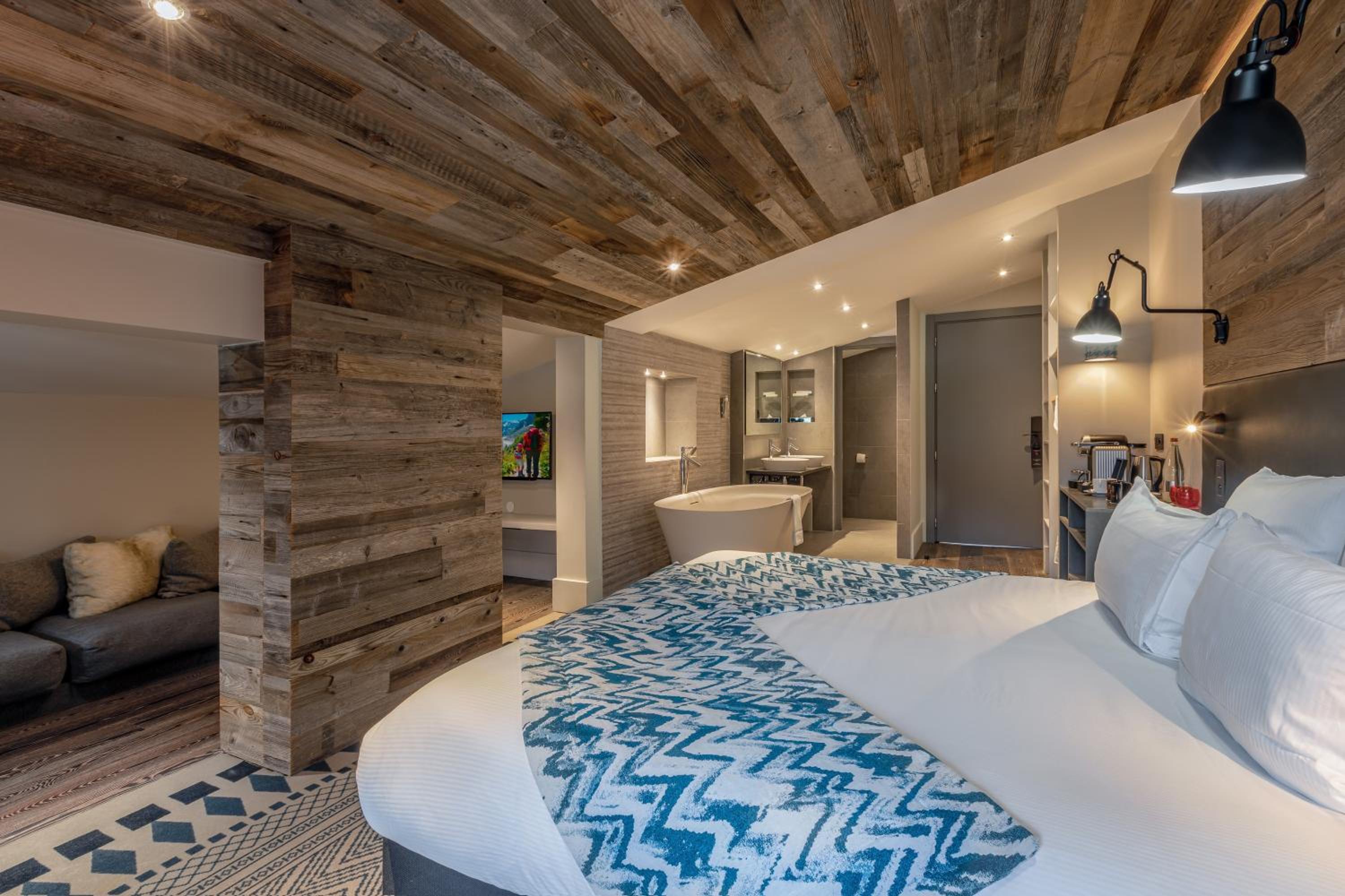 Superior Suite - Photo 5