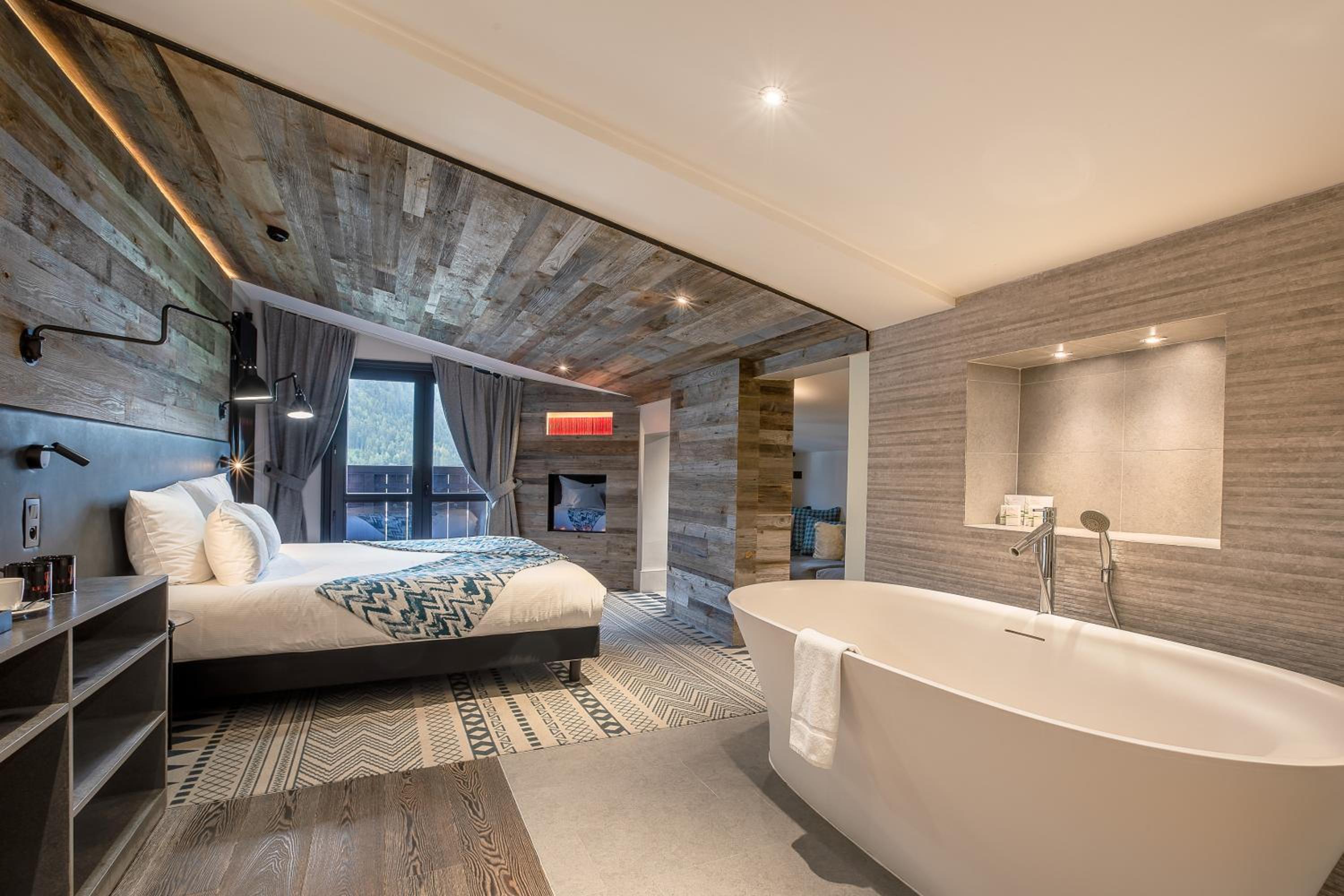 Superior Suite - Photo 6