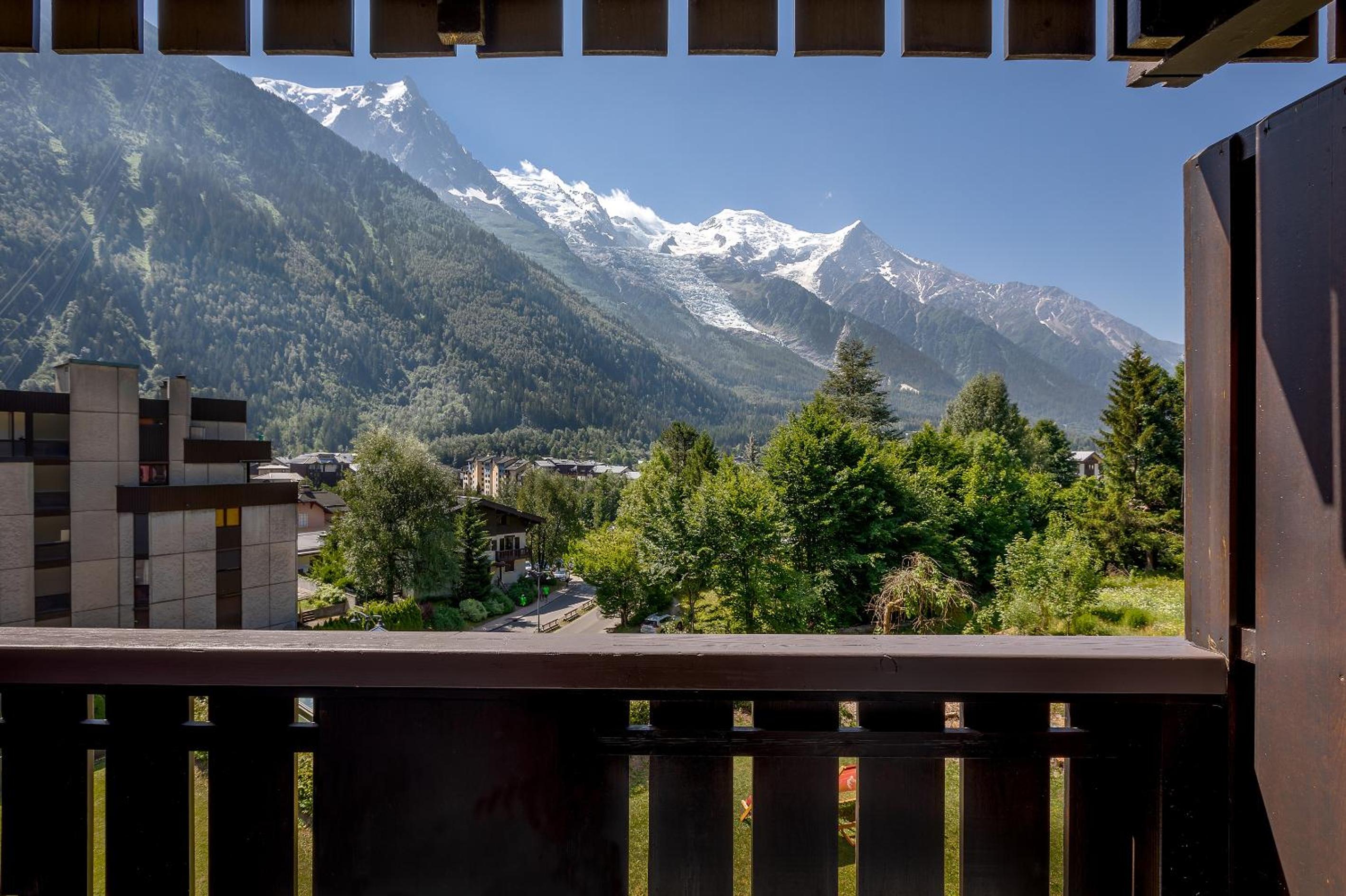 Double or Twin Room with Mont Blanc View - Photo 6