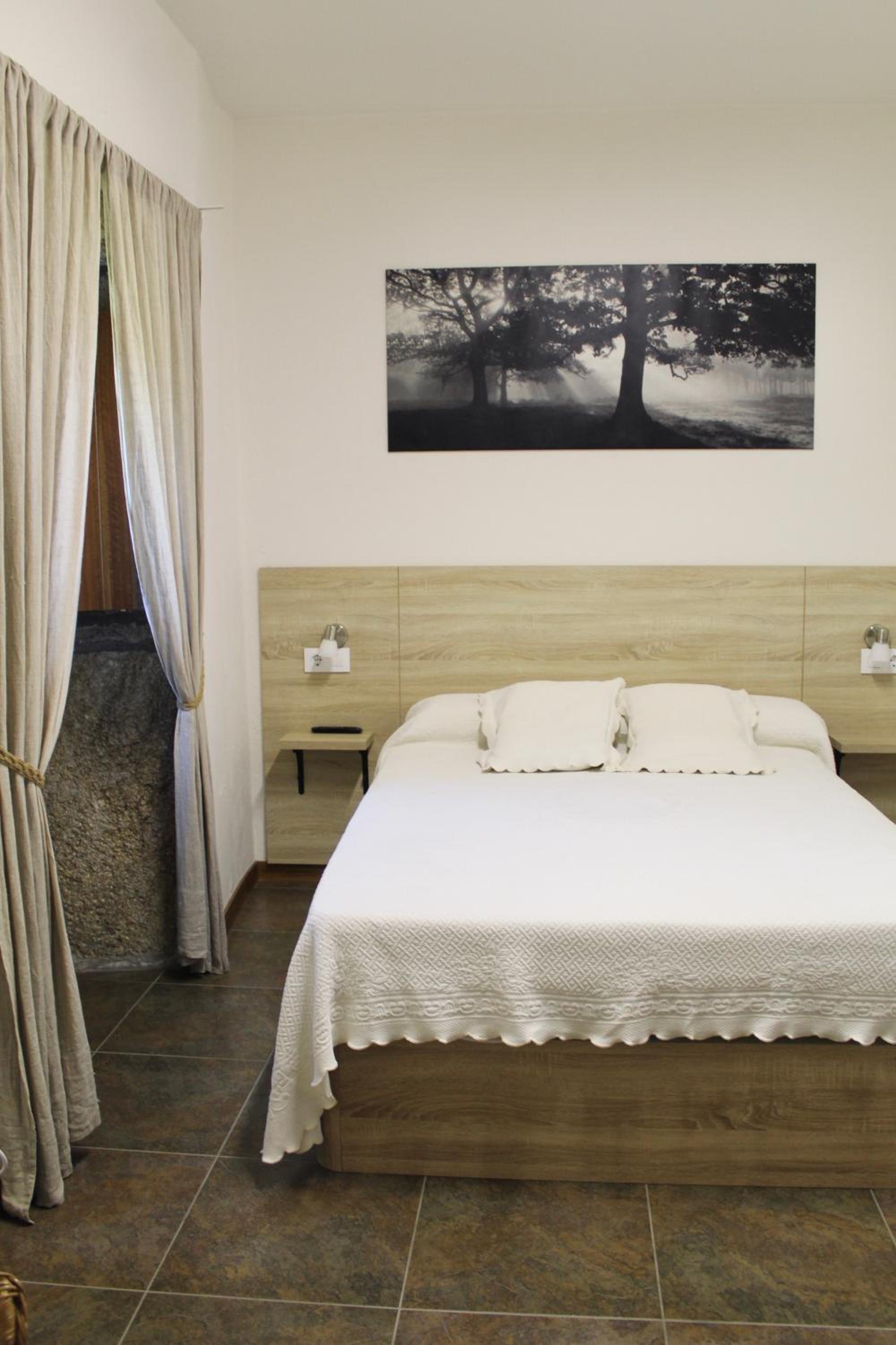 Double Room with Private Bathroom - Photo 22