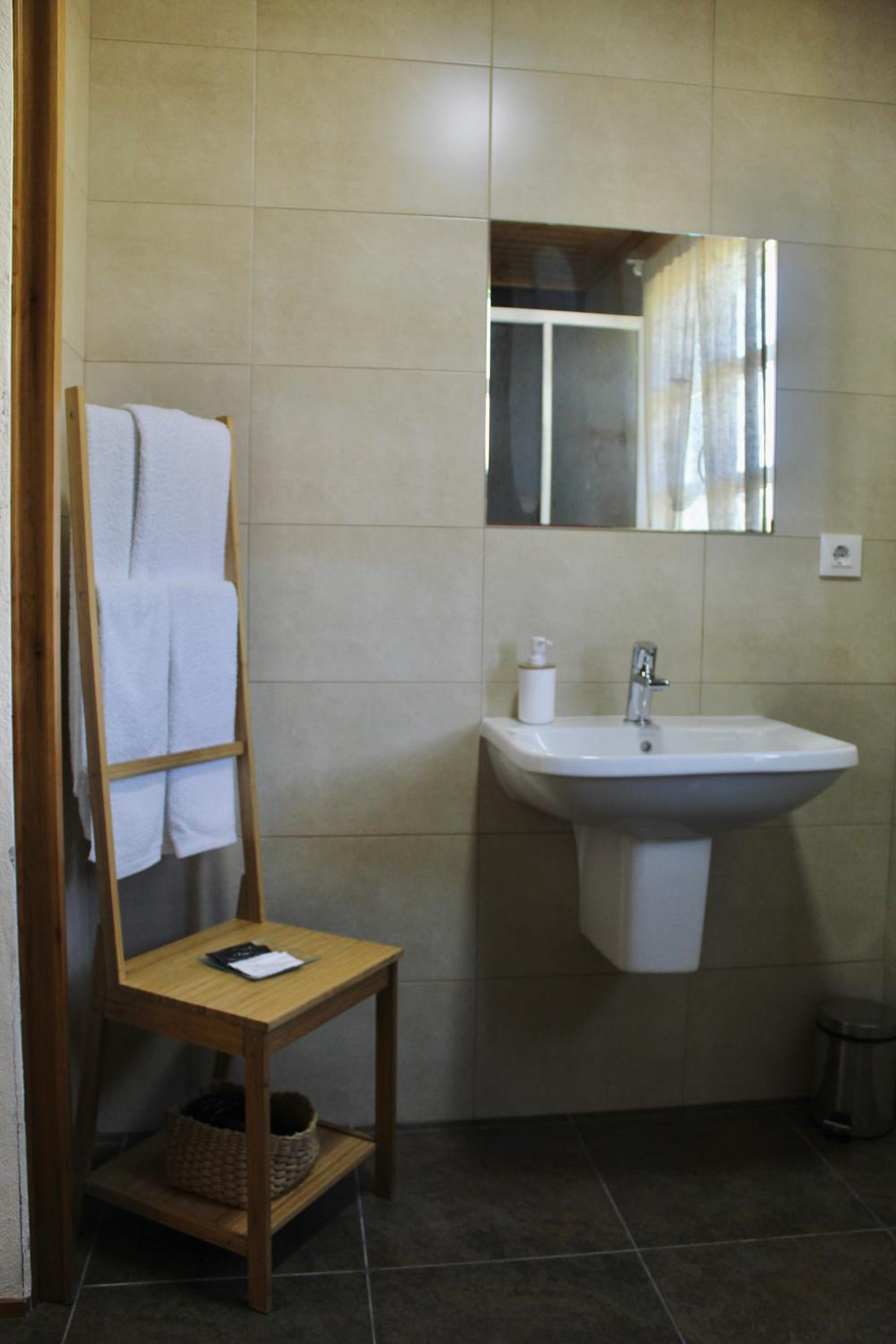 Double Room with Private Bathroom - Photo 23
