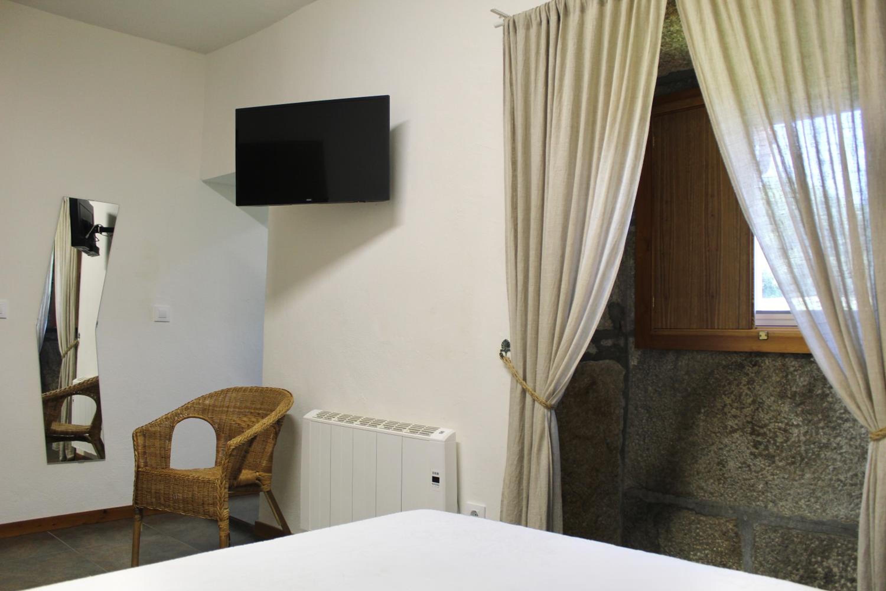 Double Room with Private Bathroom - Photo 9