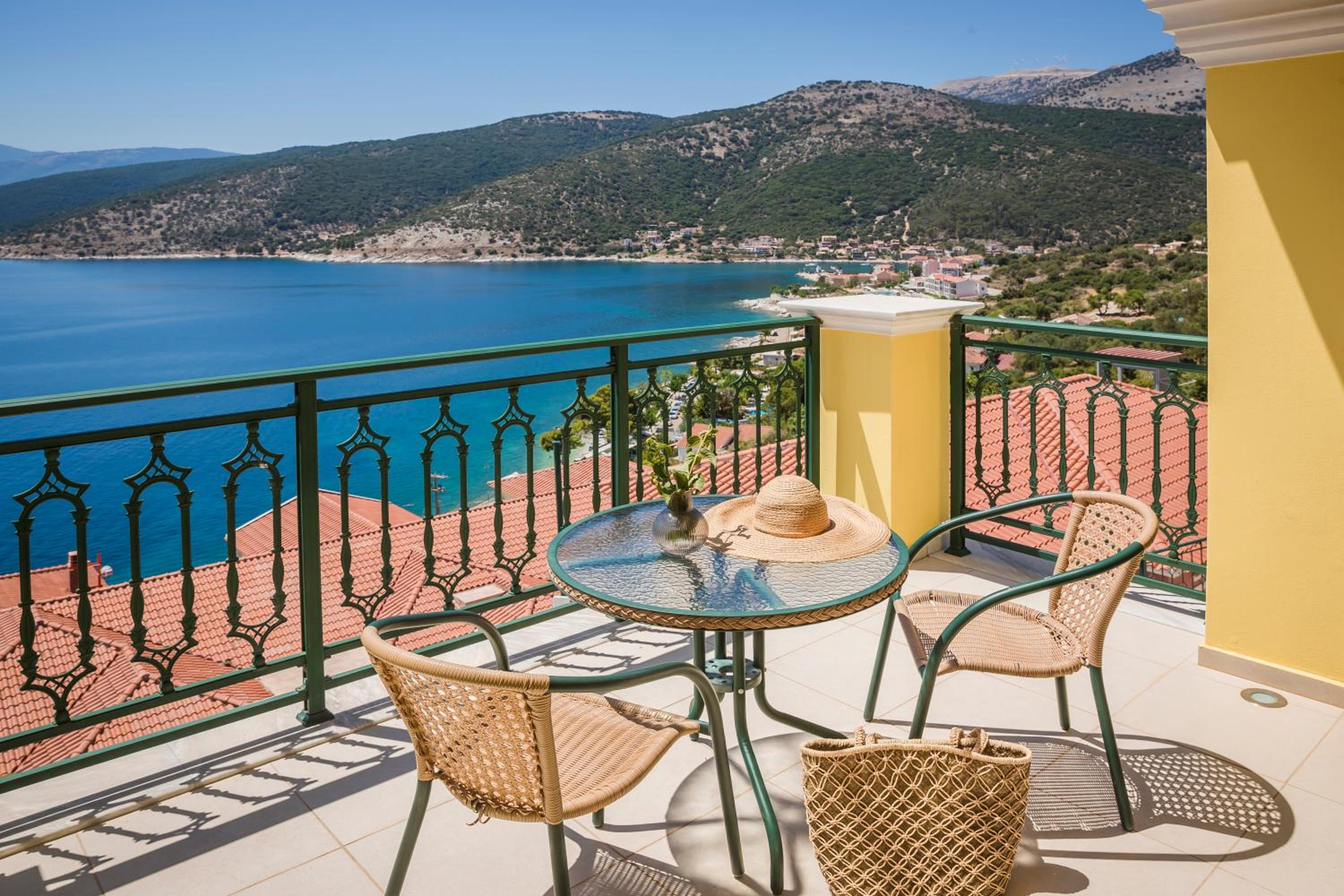 Deluxe Double Room with Sea View - Photo 10