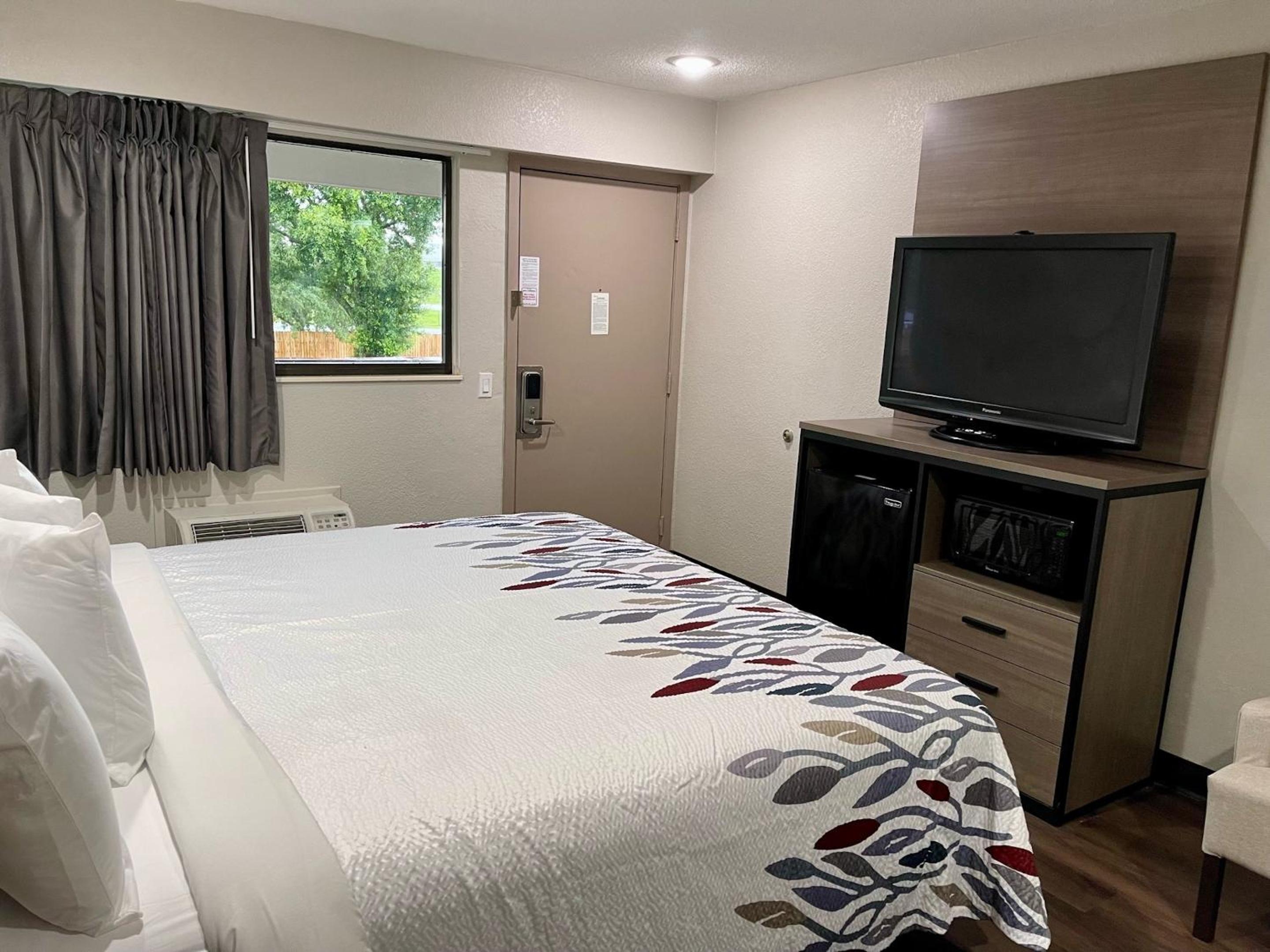 Superior King Room Non-Smoking Renovated - Photo 6
