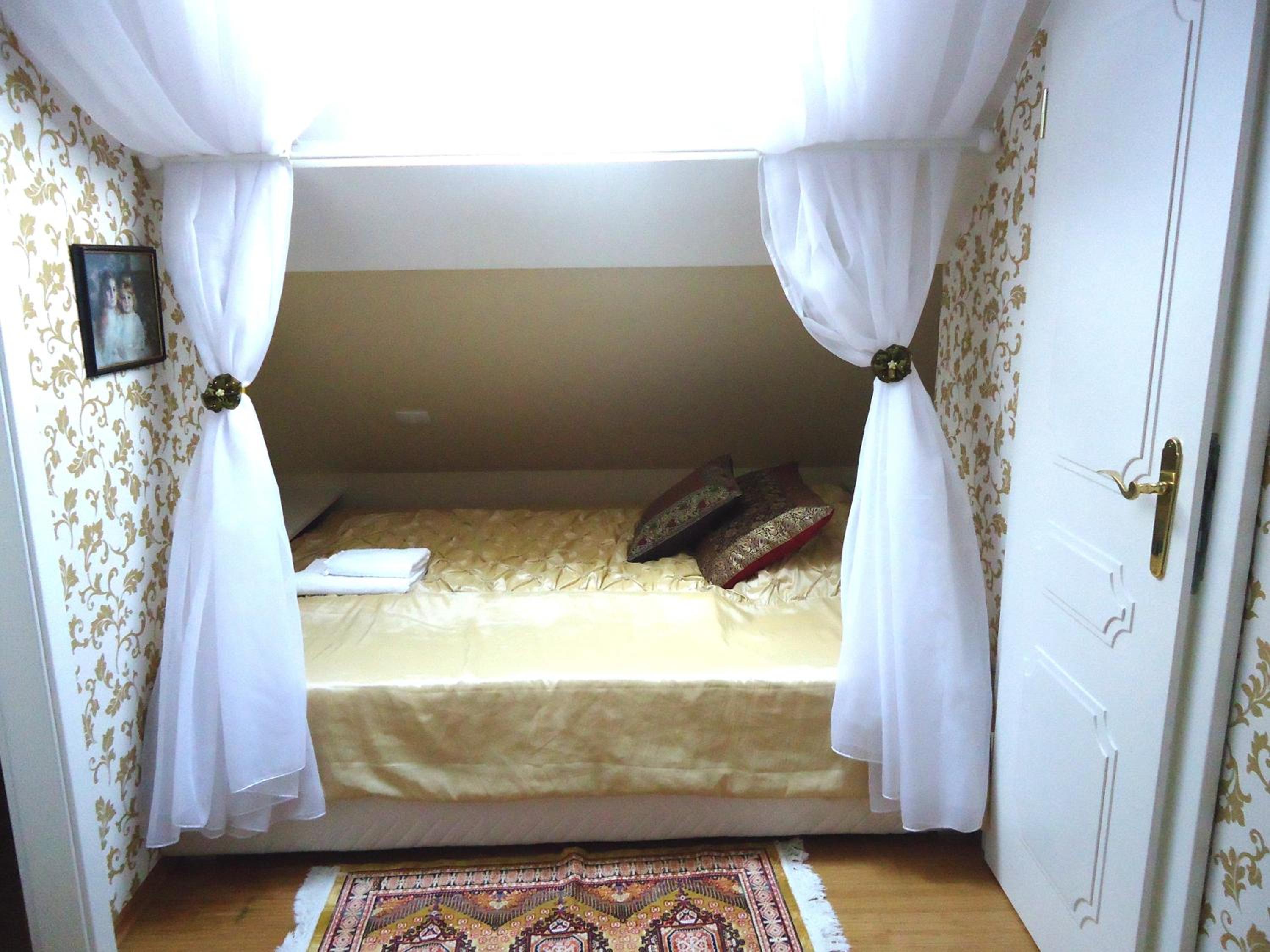 Family Room - Photo 2