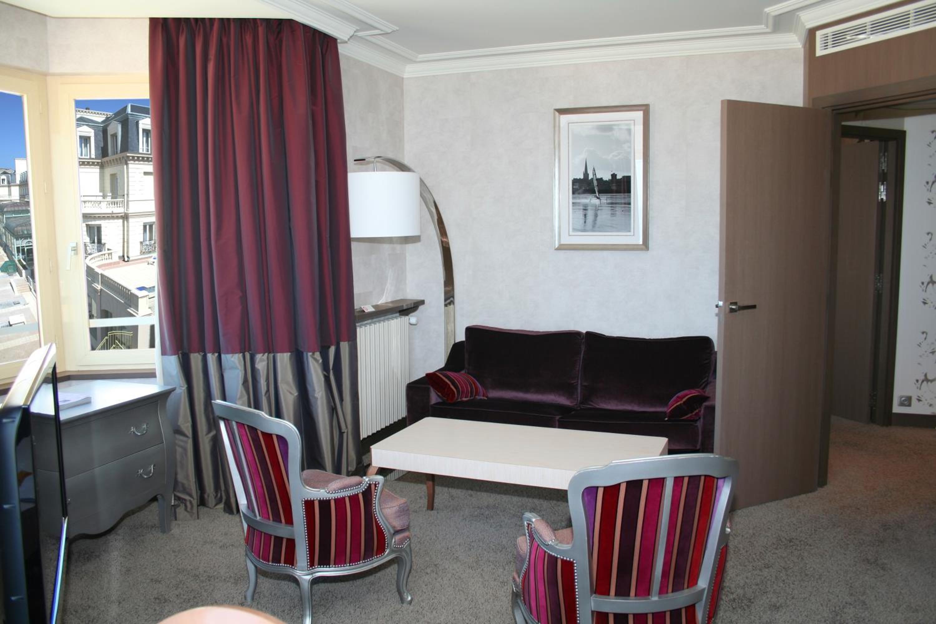 Suite with Sea View - Photo 3