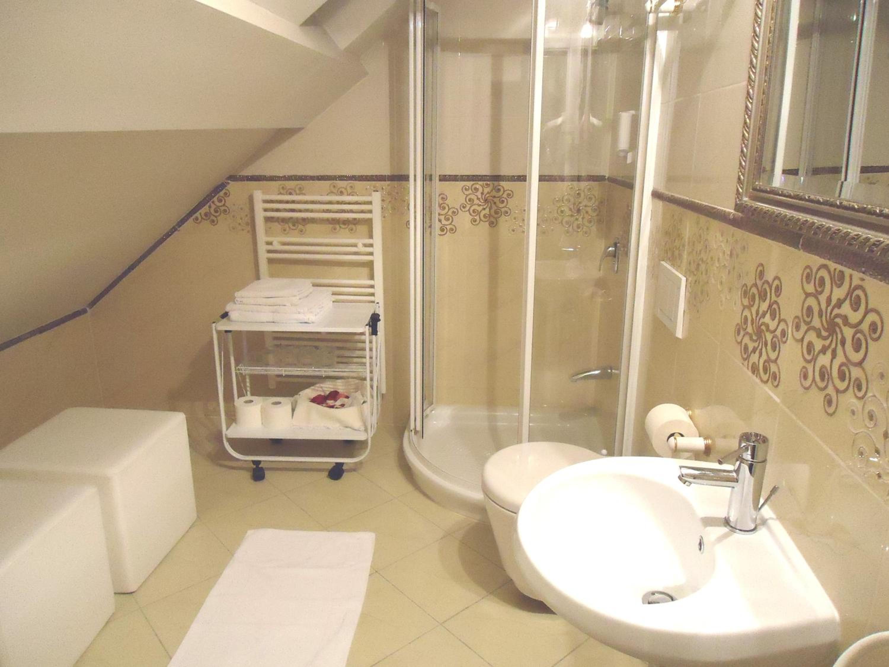 Family Room - Photo 4