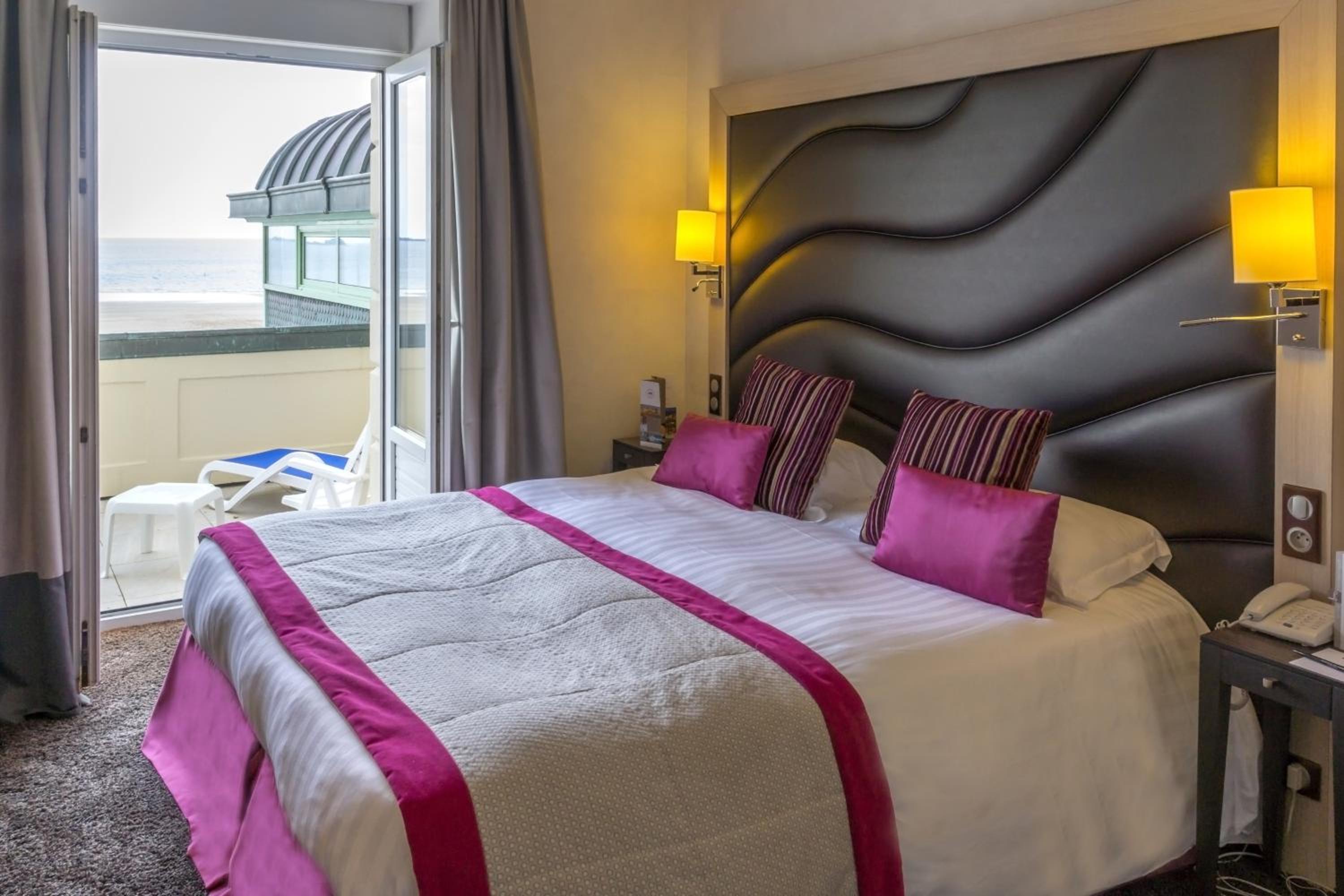 Emeraude Double Room with Sea View - Photo 4