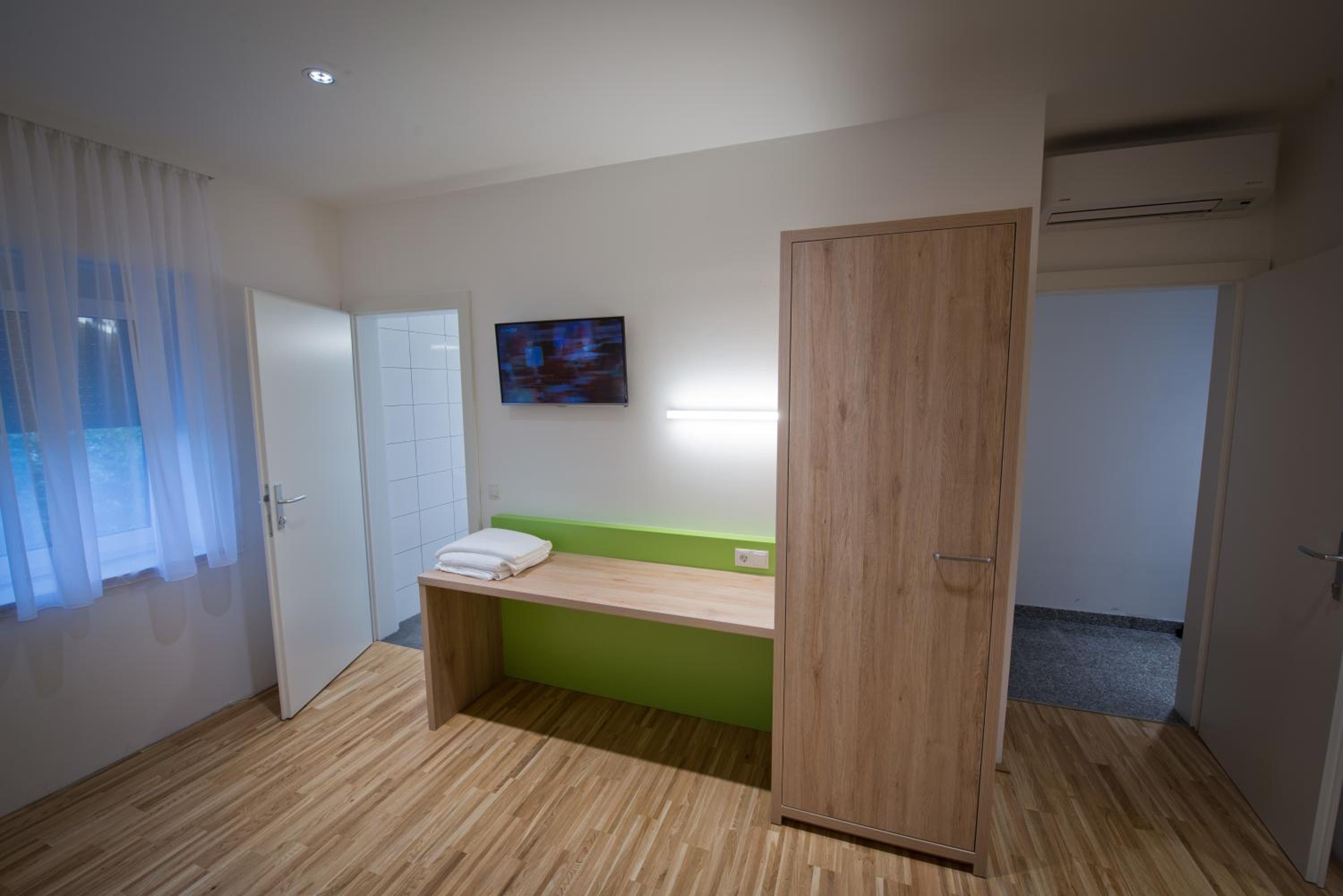 Family Room (2 Adults + 2 Children) - Photo 10