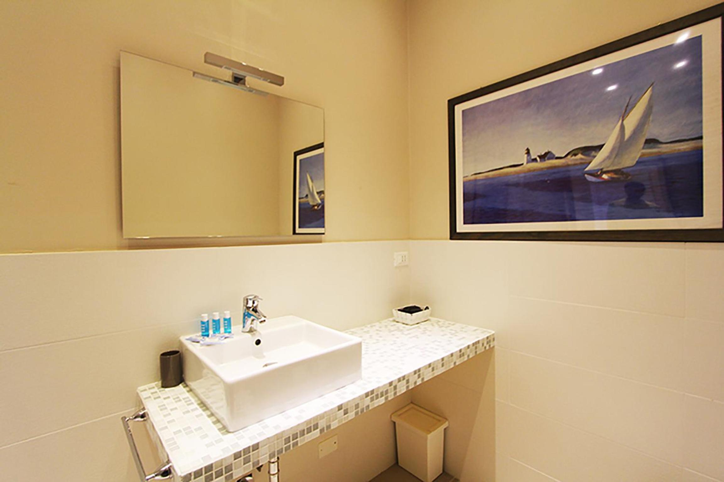 Double Room - Photo 6