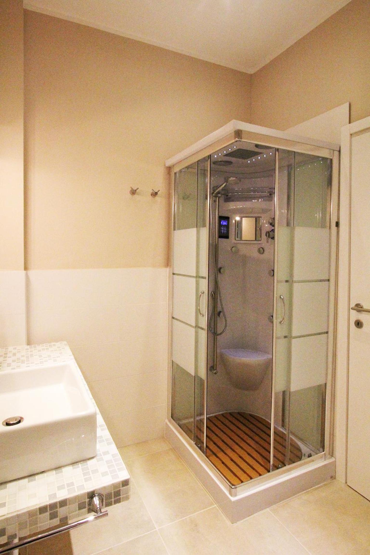 Deluxe Double or Twin Room - Photo 4