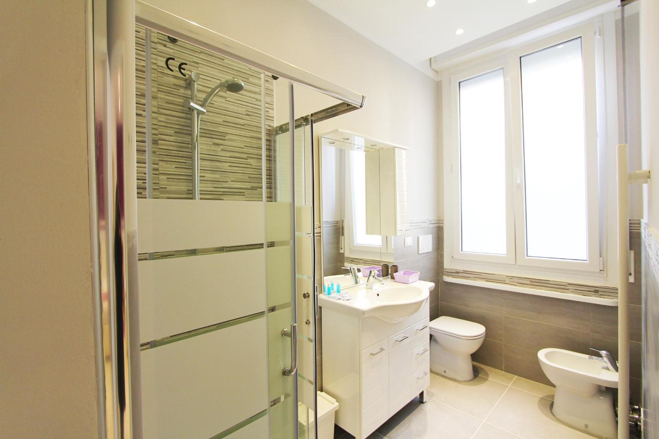 Deluxe Room - Photo 5