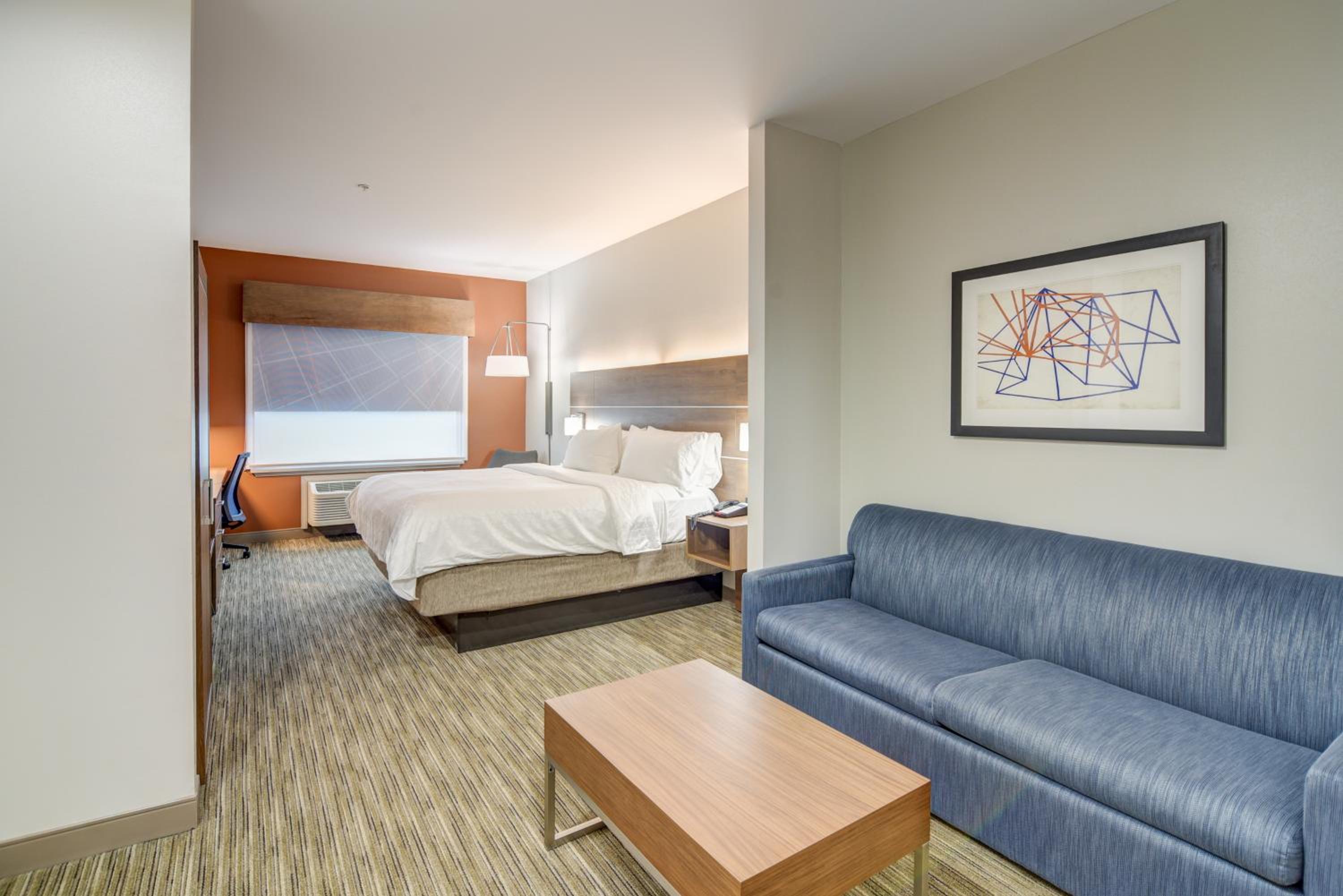 Standard King Room with Extra Space - Photo 3