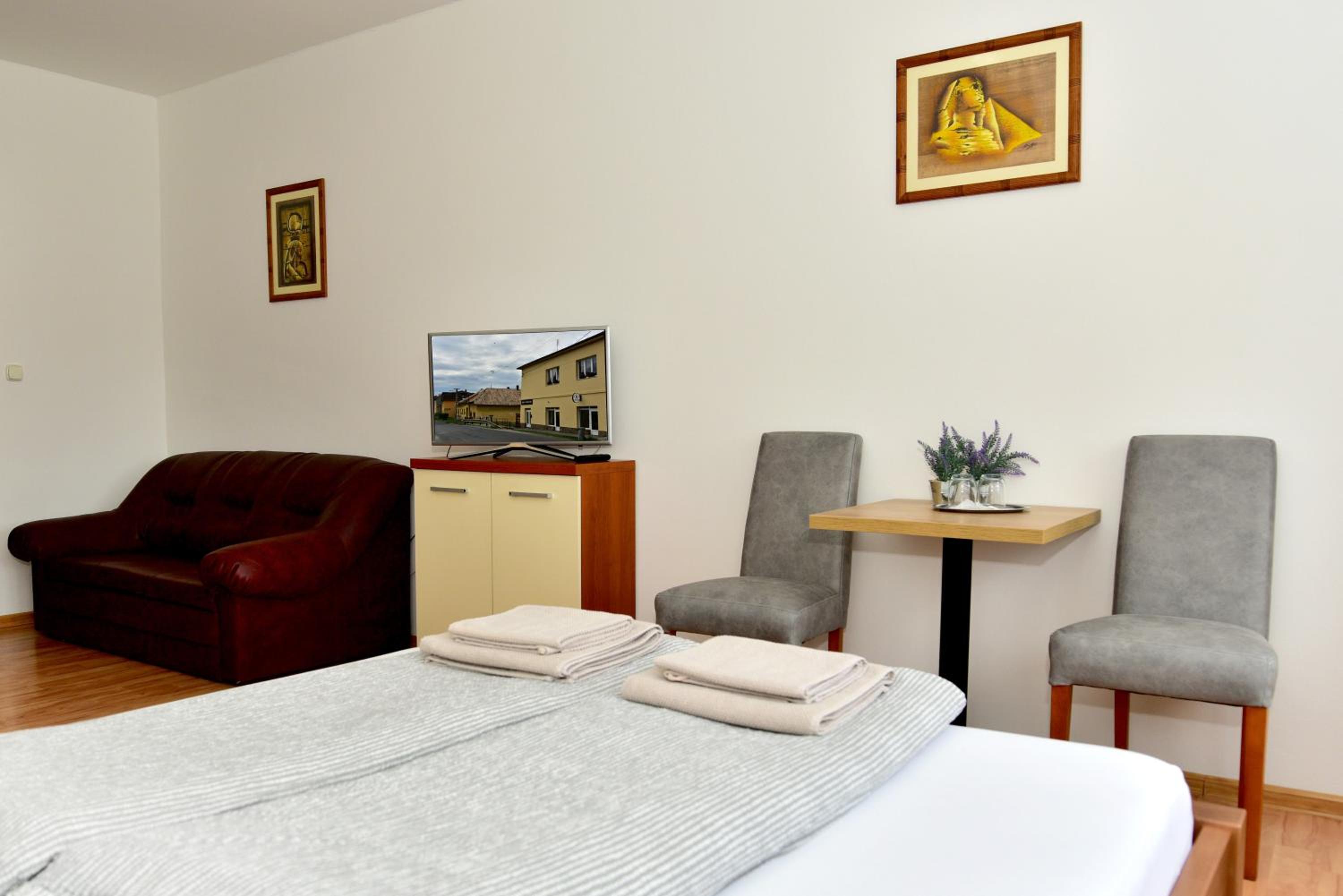 Large Double or Twin Room photo 2