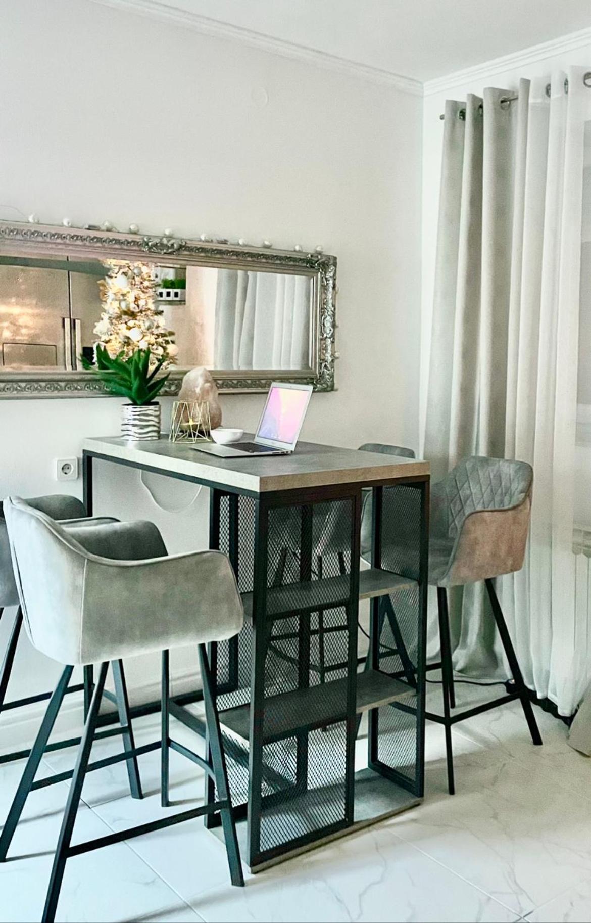 One-Bedroom Apartment - Photo 4