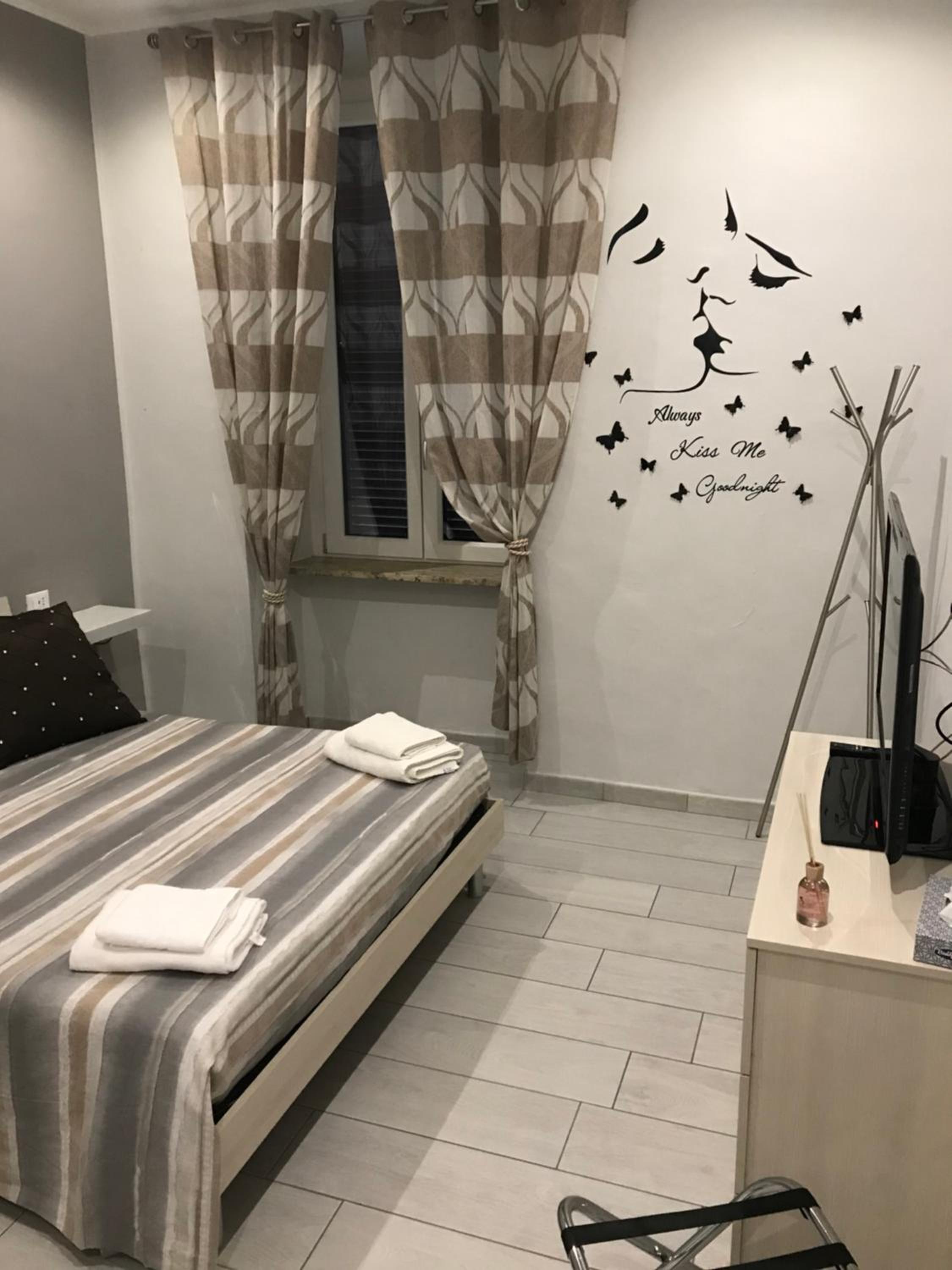 Large Double Room - Photo 2