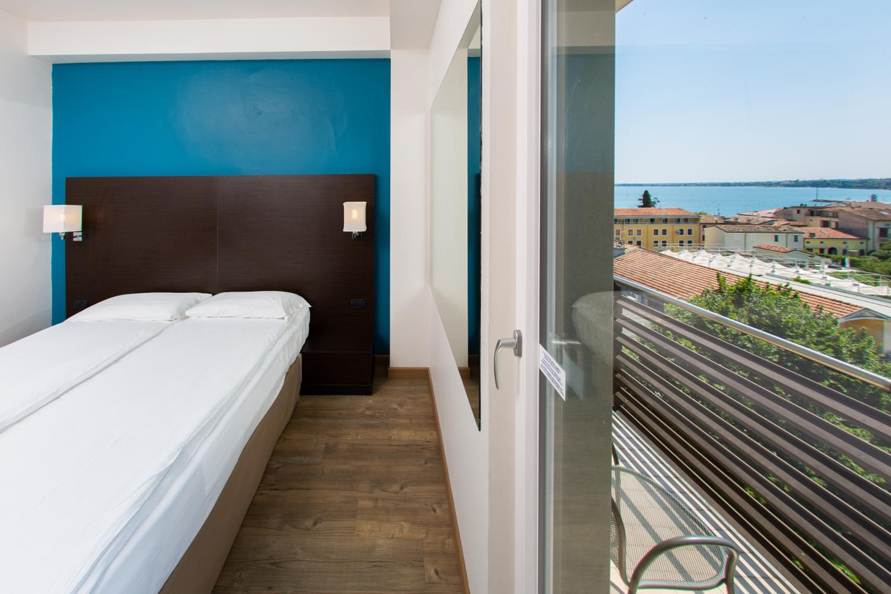 Double Room with Lake View photo 1