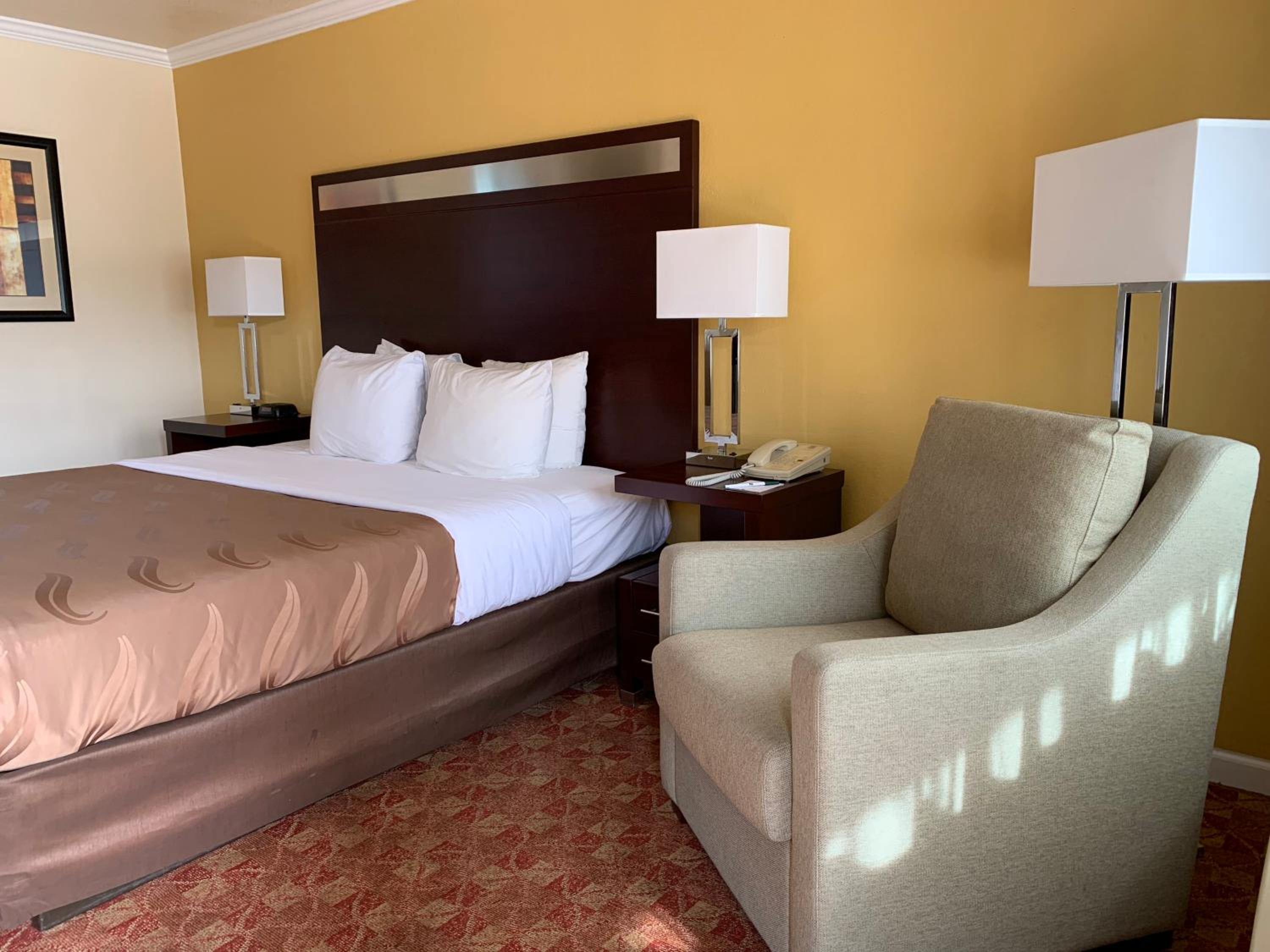 King Room Upgrade - Accessible/Non-Smoking - Photo 3