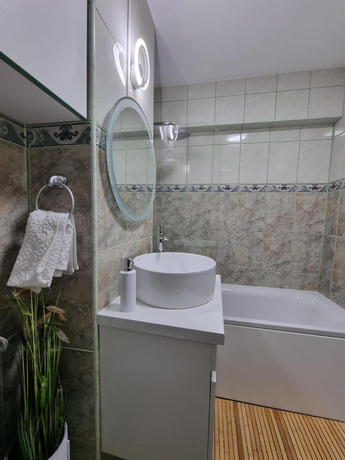 One-Bedroom Apartment - Photo 4
