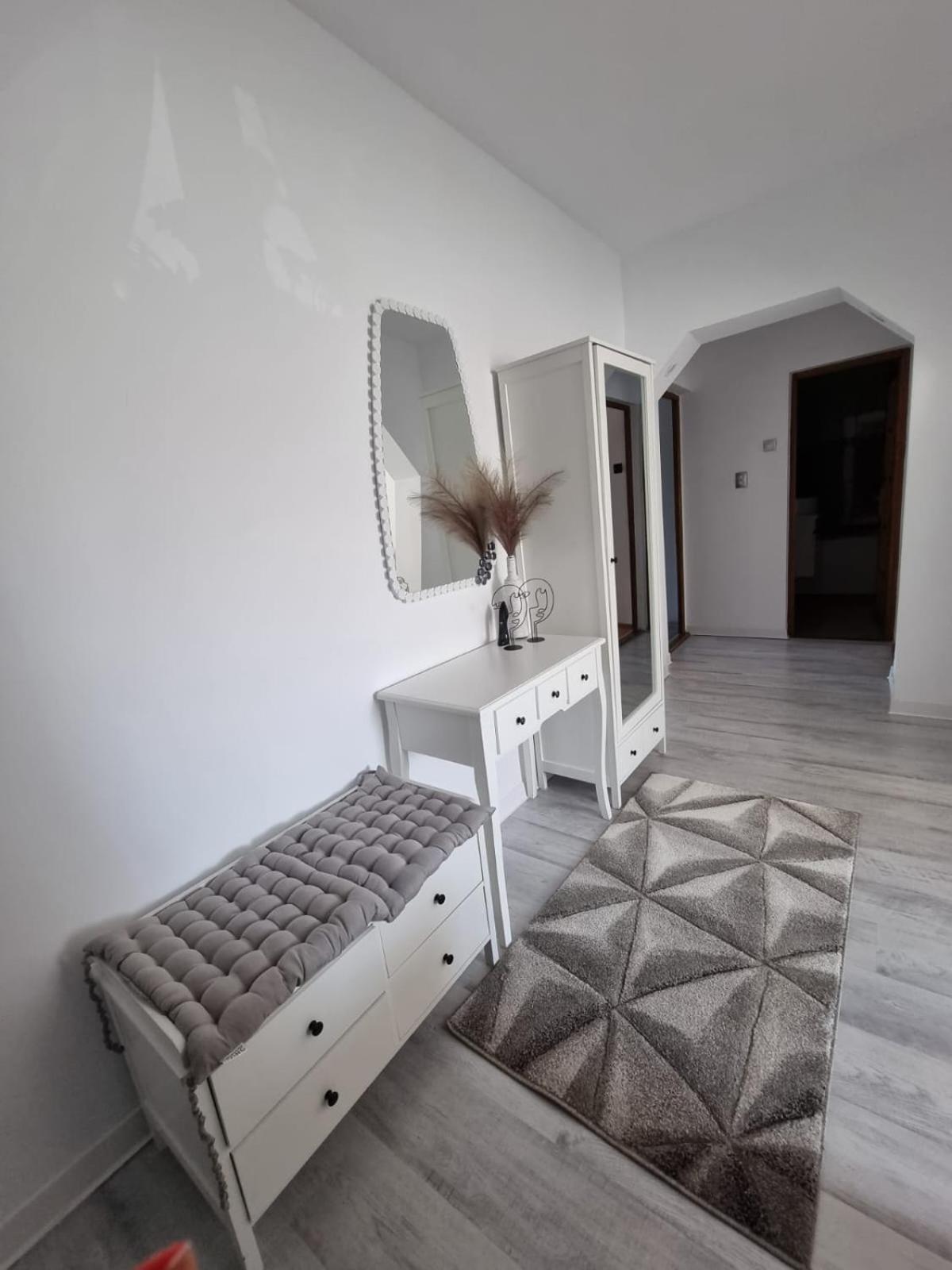 One-Bedroom Apartment - Photo 6