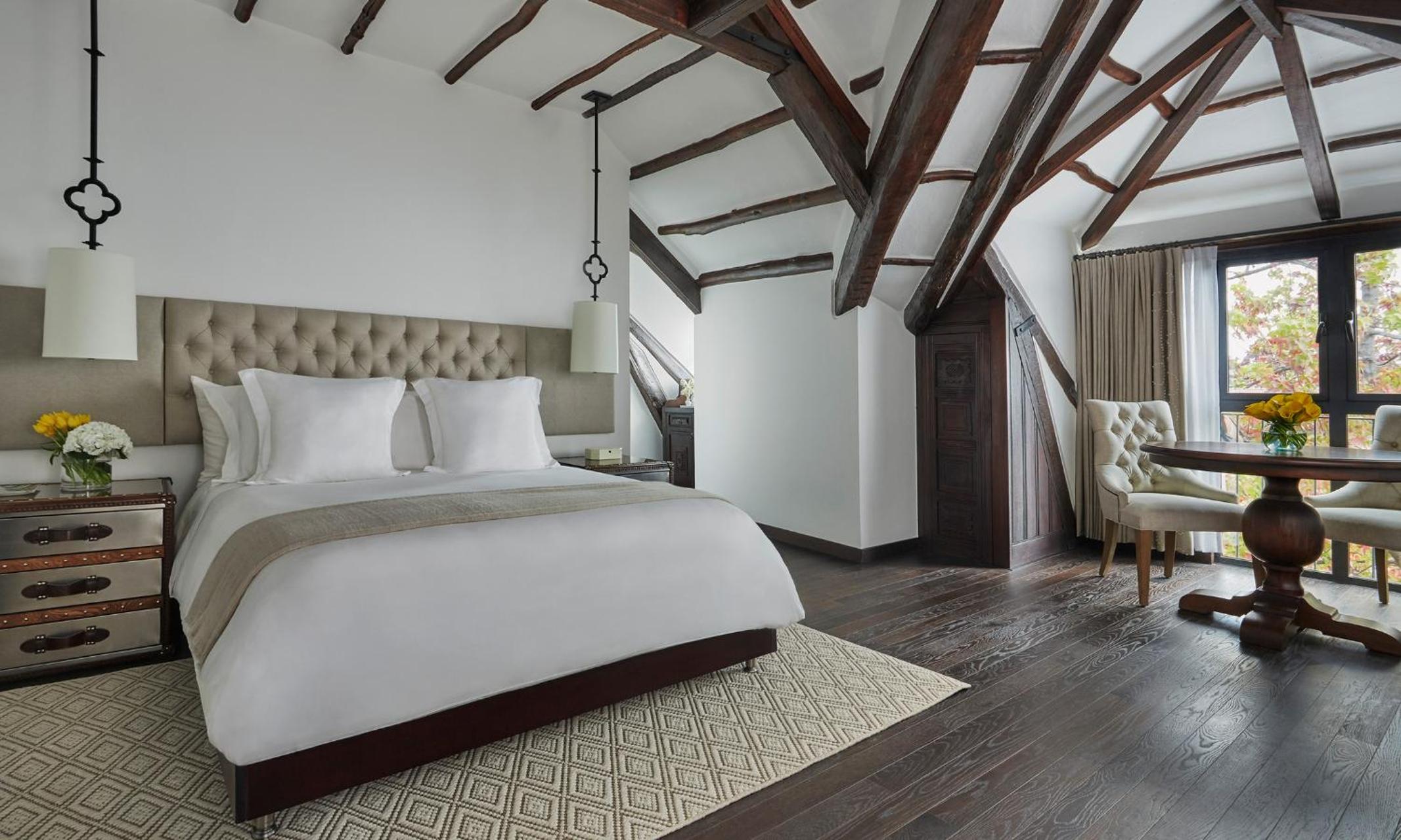 One-Bedroom Suite with Balcony - Photo 3