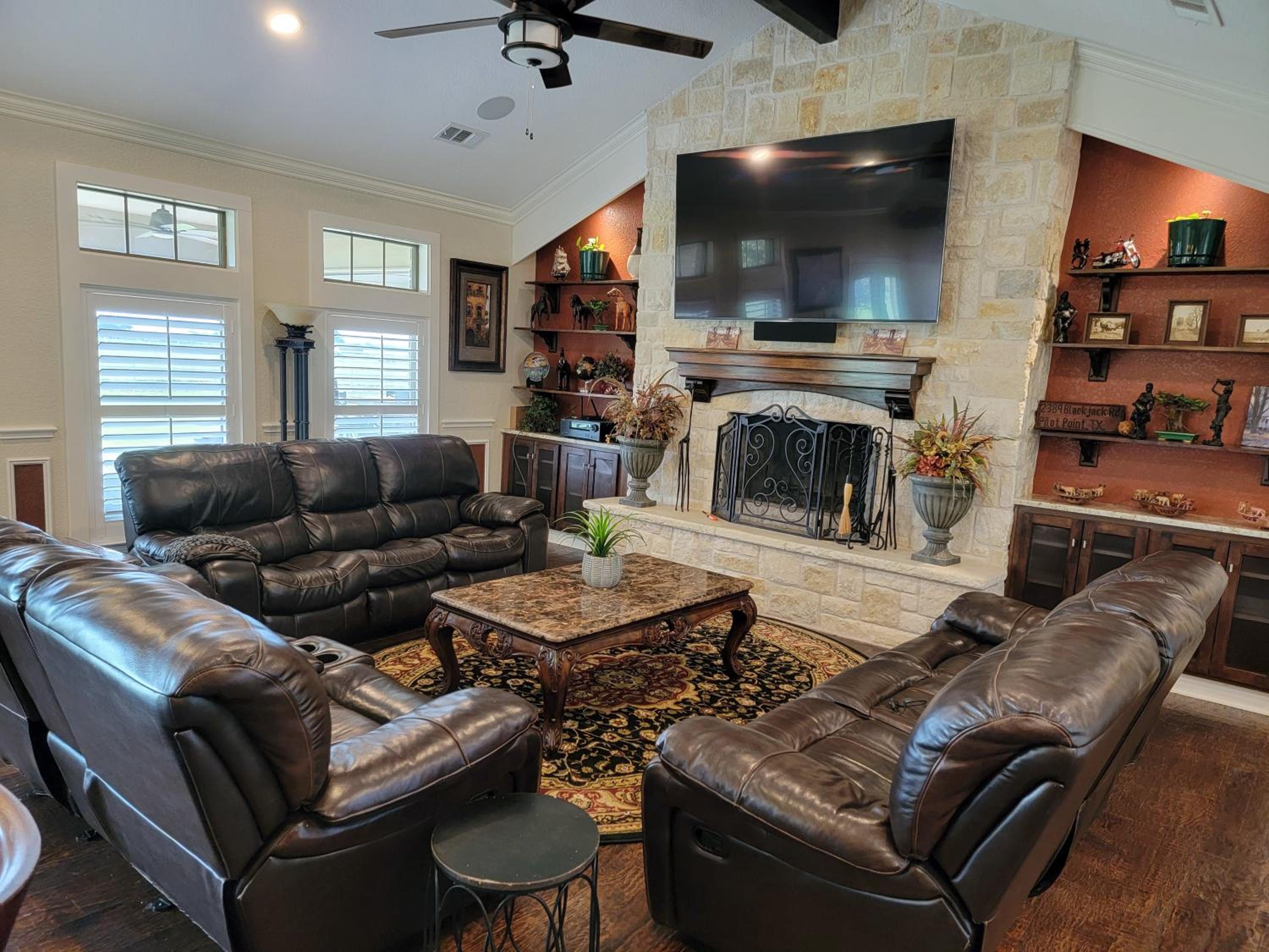 Four-Bedroom House photo 3
