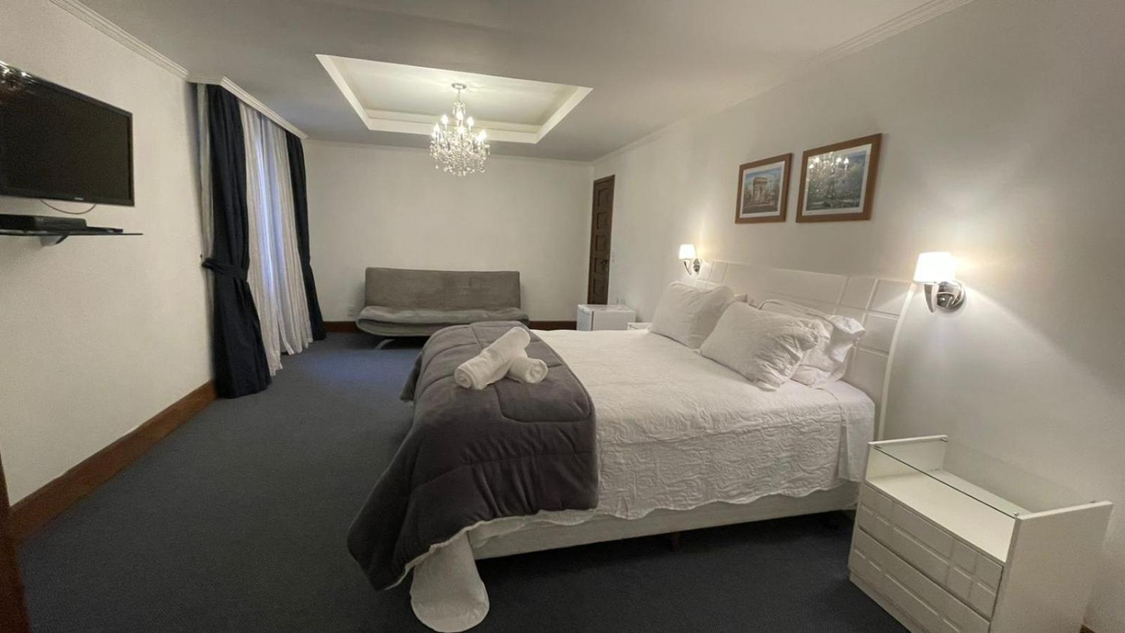 Suite with Hot Tub