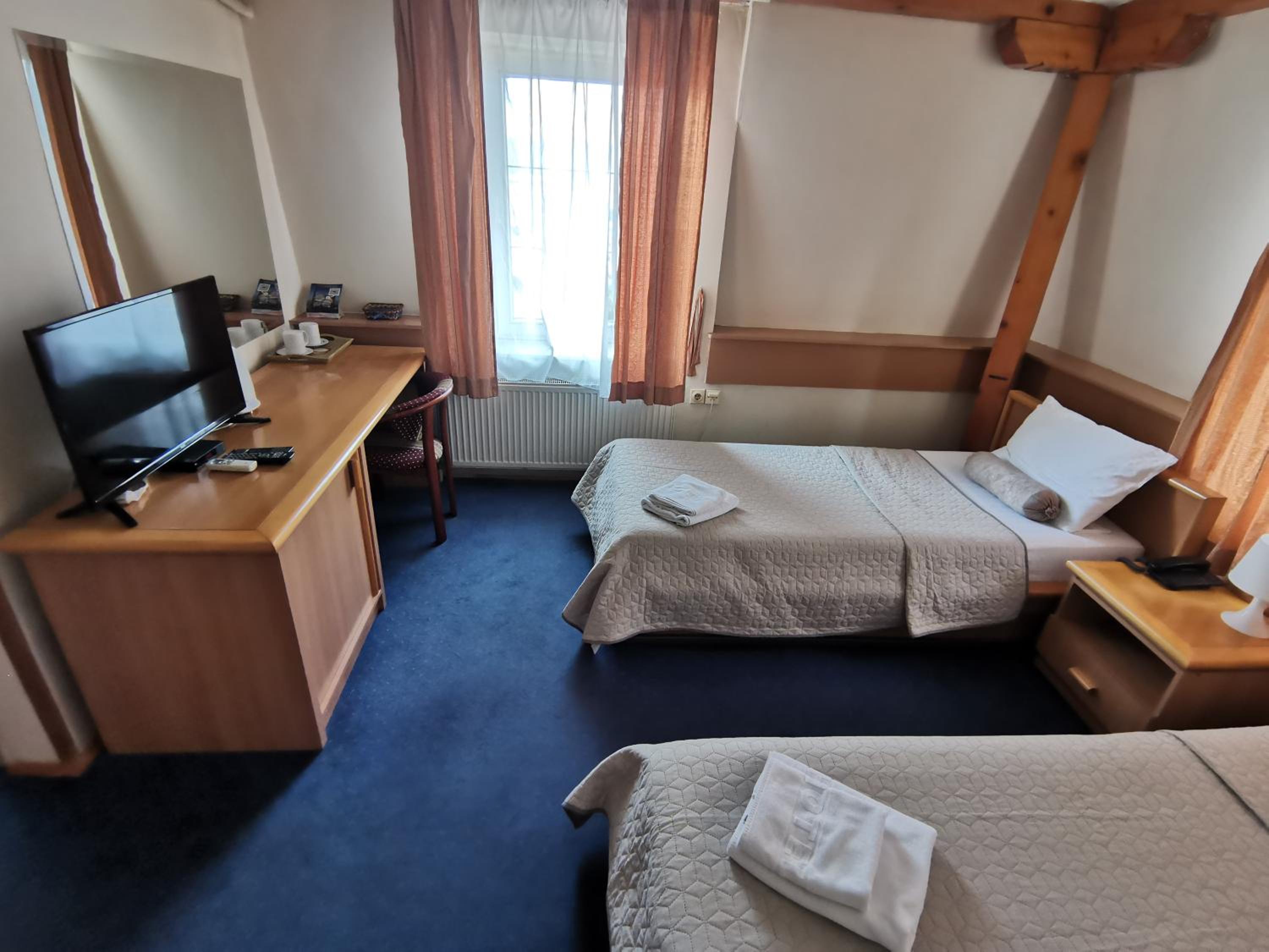Standard Twin Room photo 2