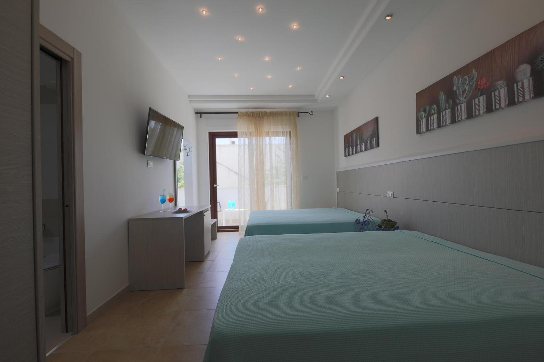 Deluxe Family Room - Photo 2