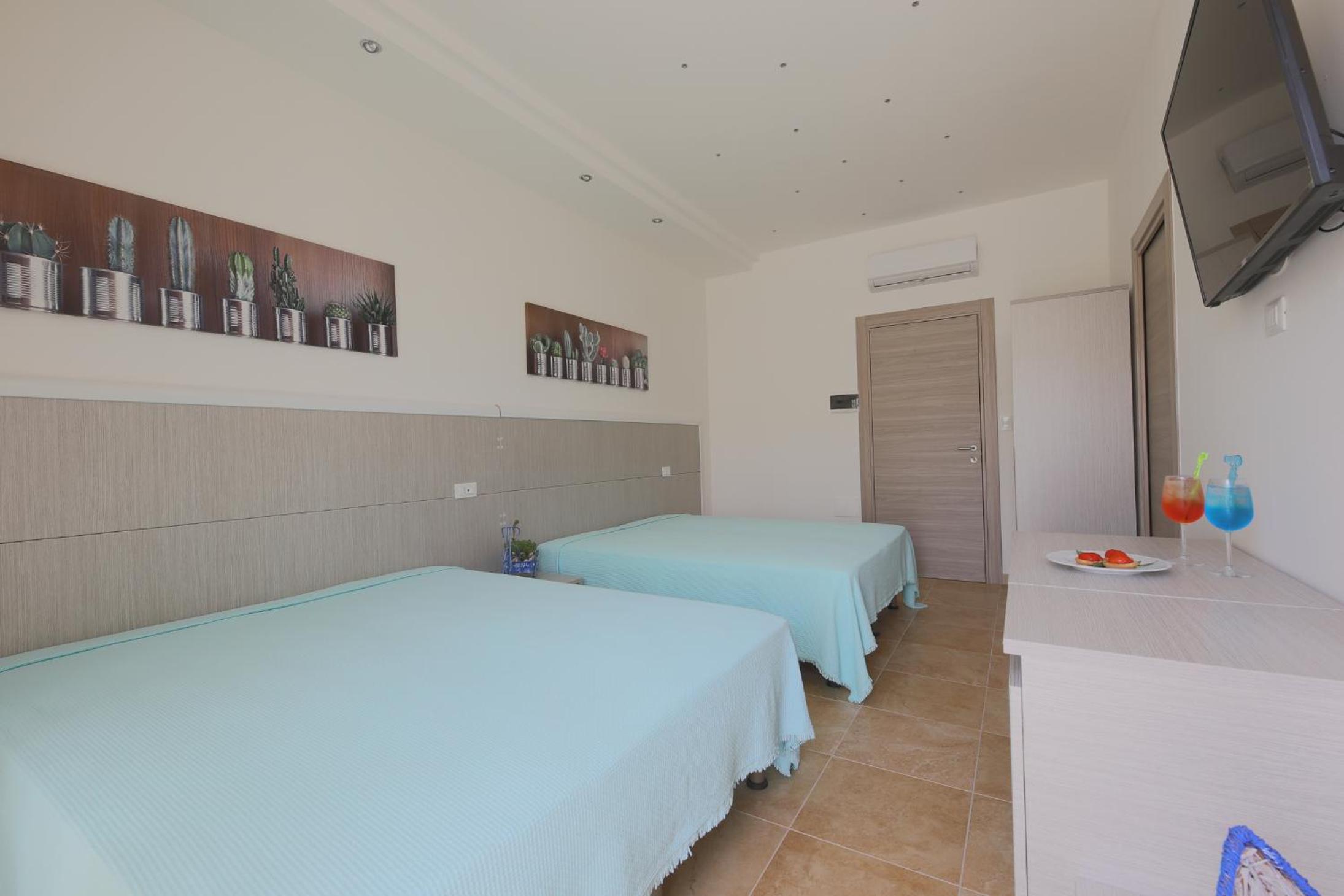 Deluxe Family Room - Photo 7