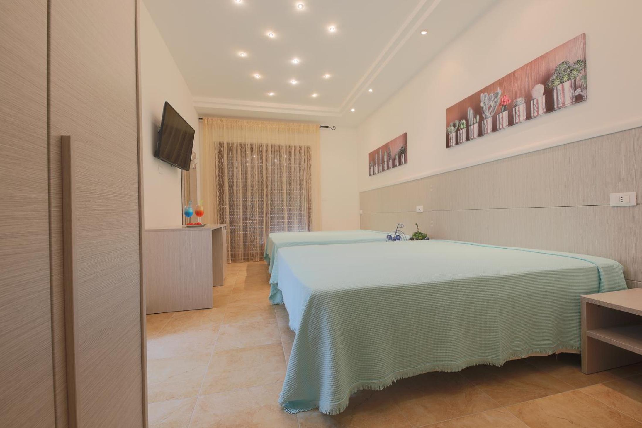 Deluxe Family Room - Photo 8