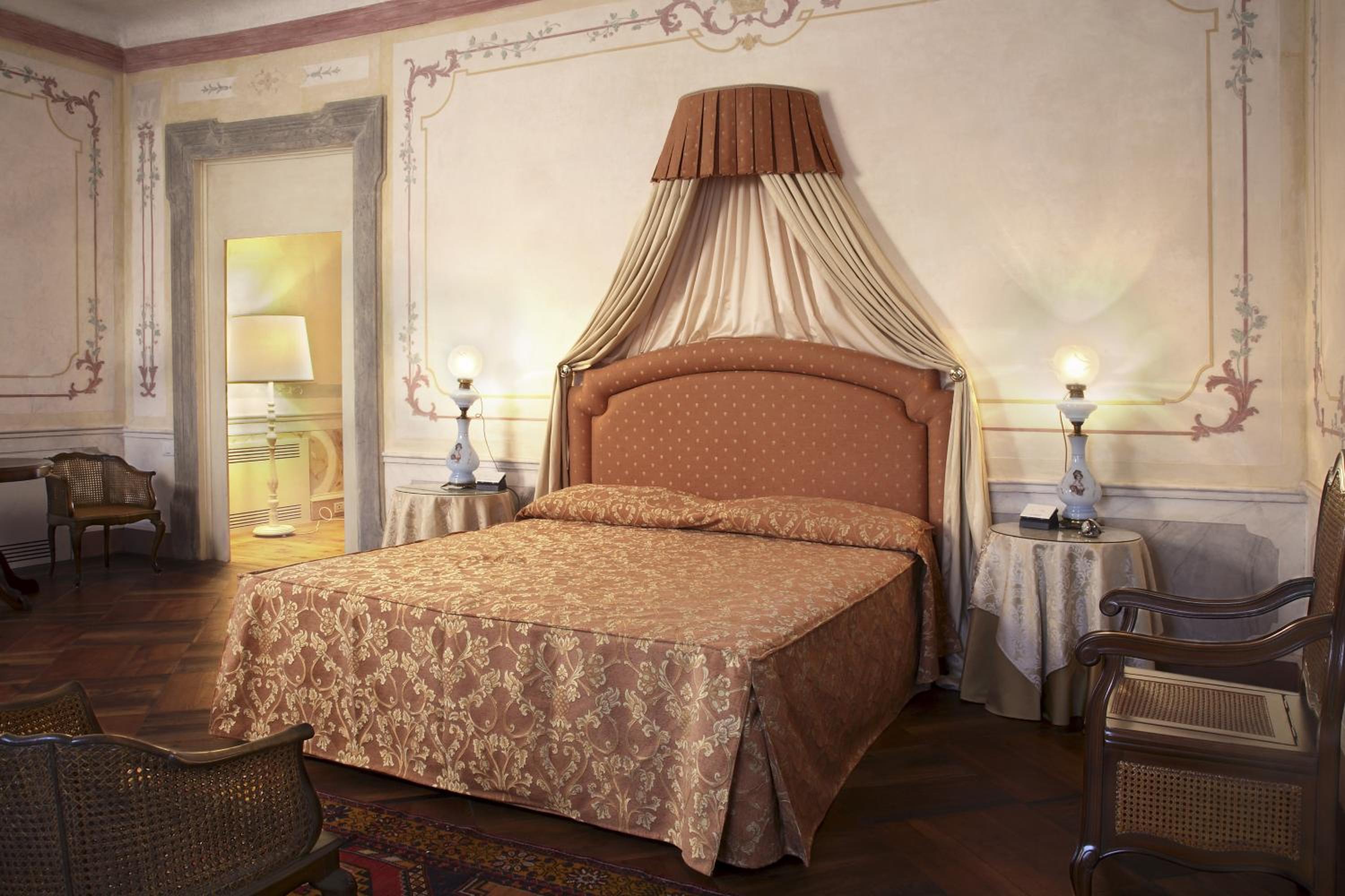 Suite - Main Building - Photo 1