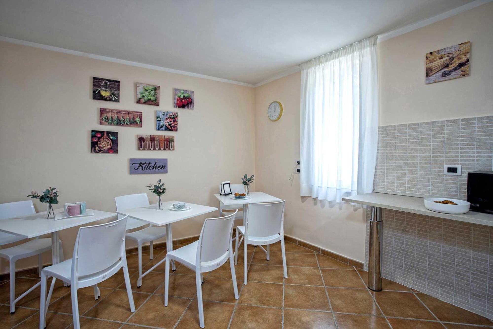 Family Room with Balcony photo 2