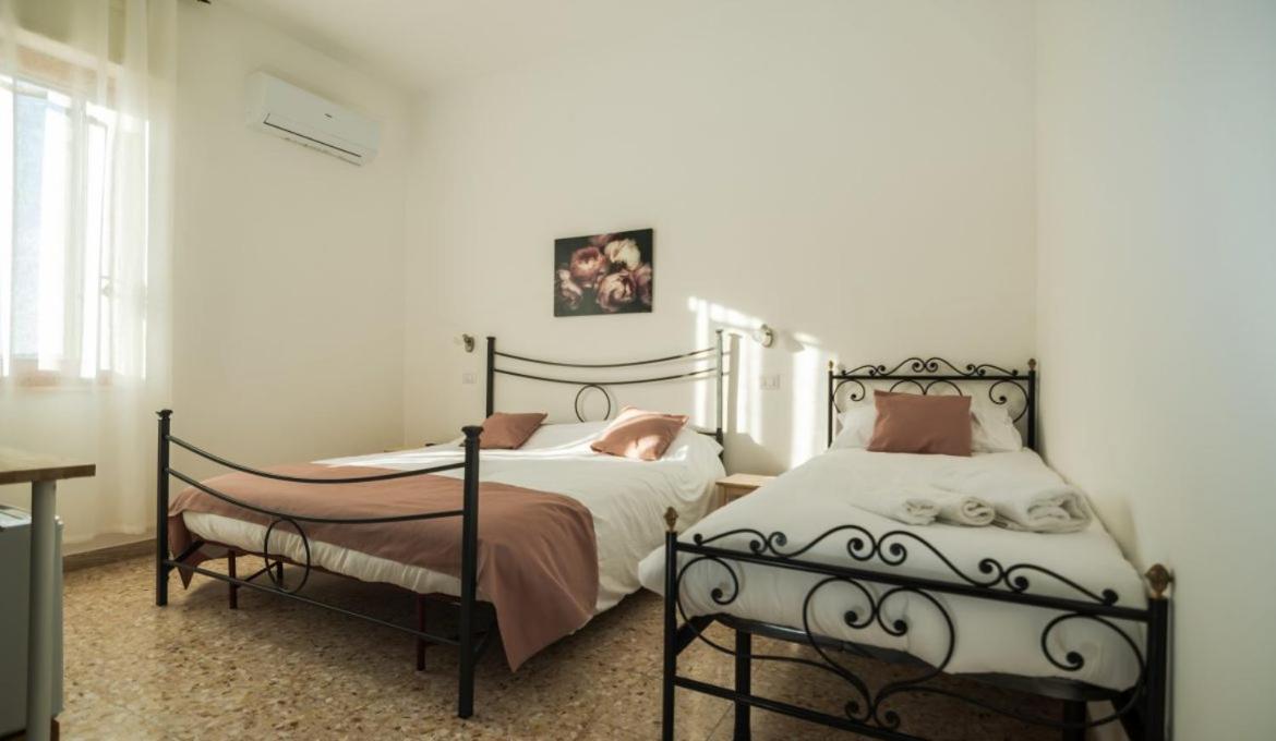 Double Room with Extra Bed photo 1