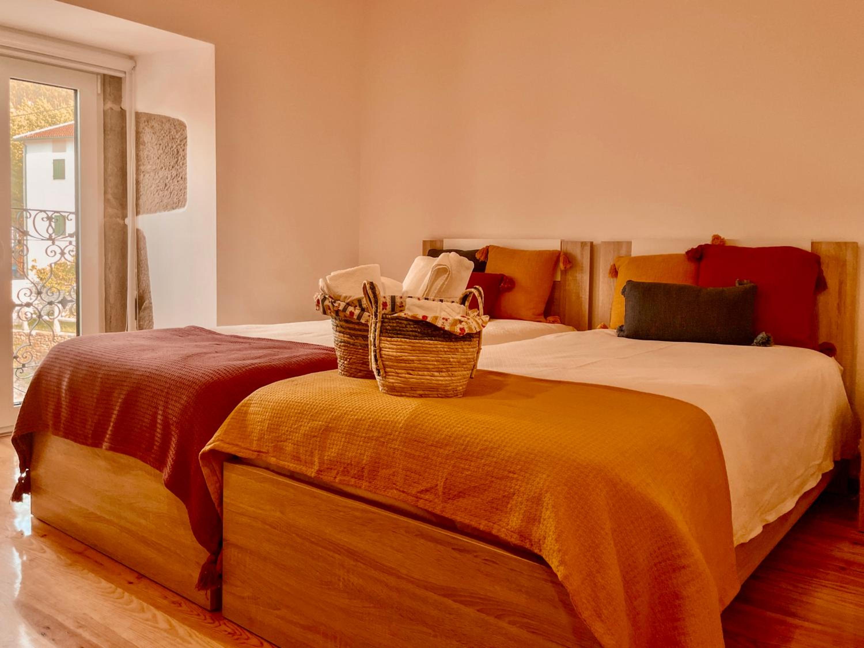 Twin Room with Private Bathroom - Photo 1