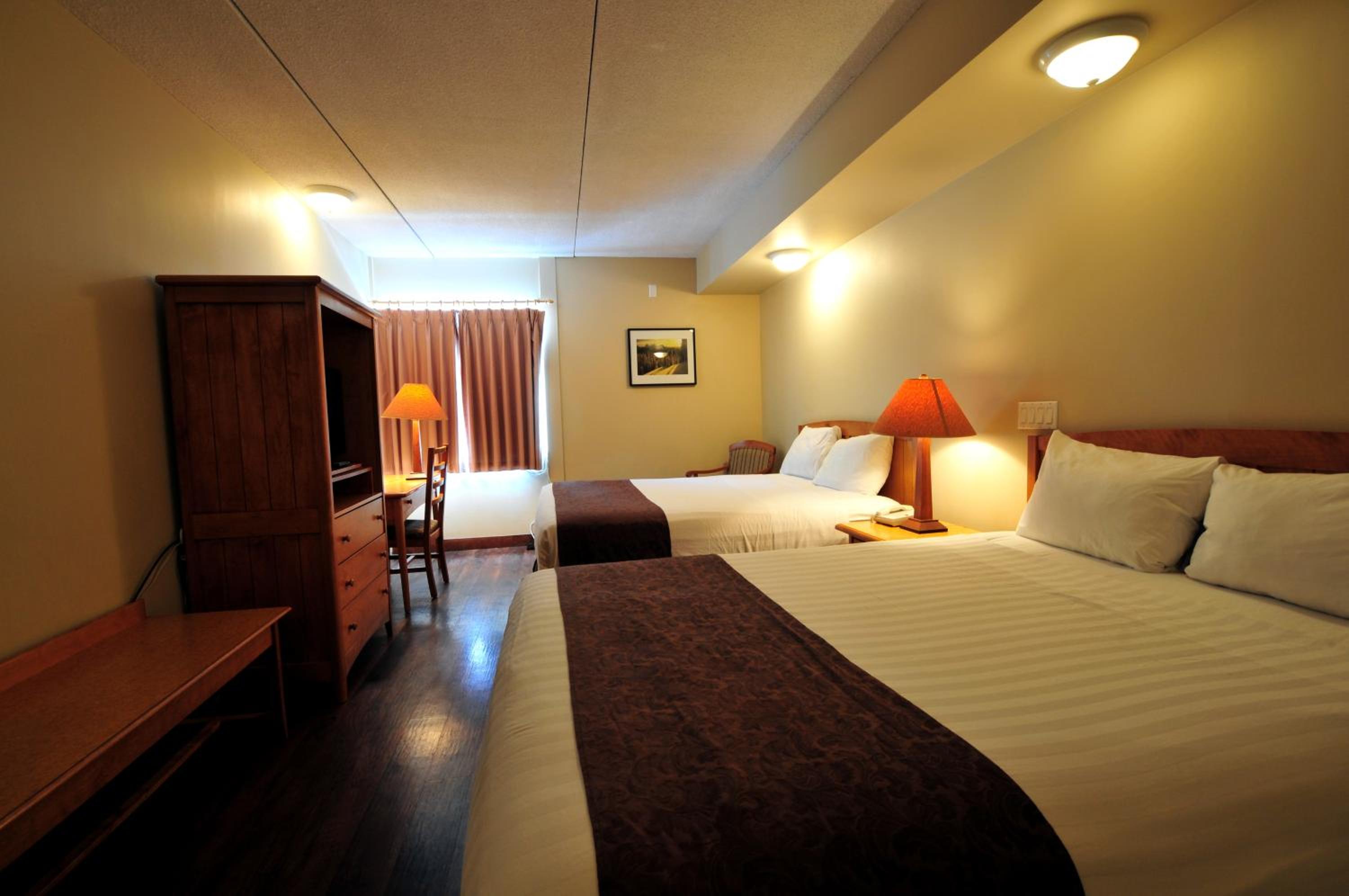 Queen Room photo 2