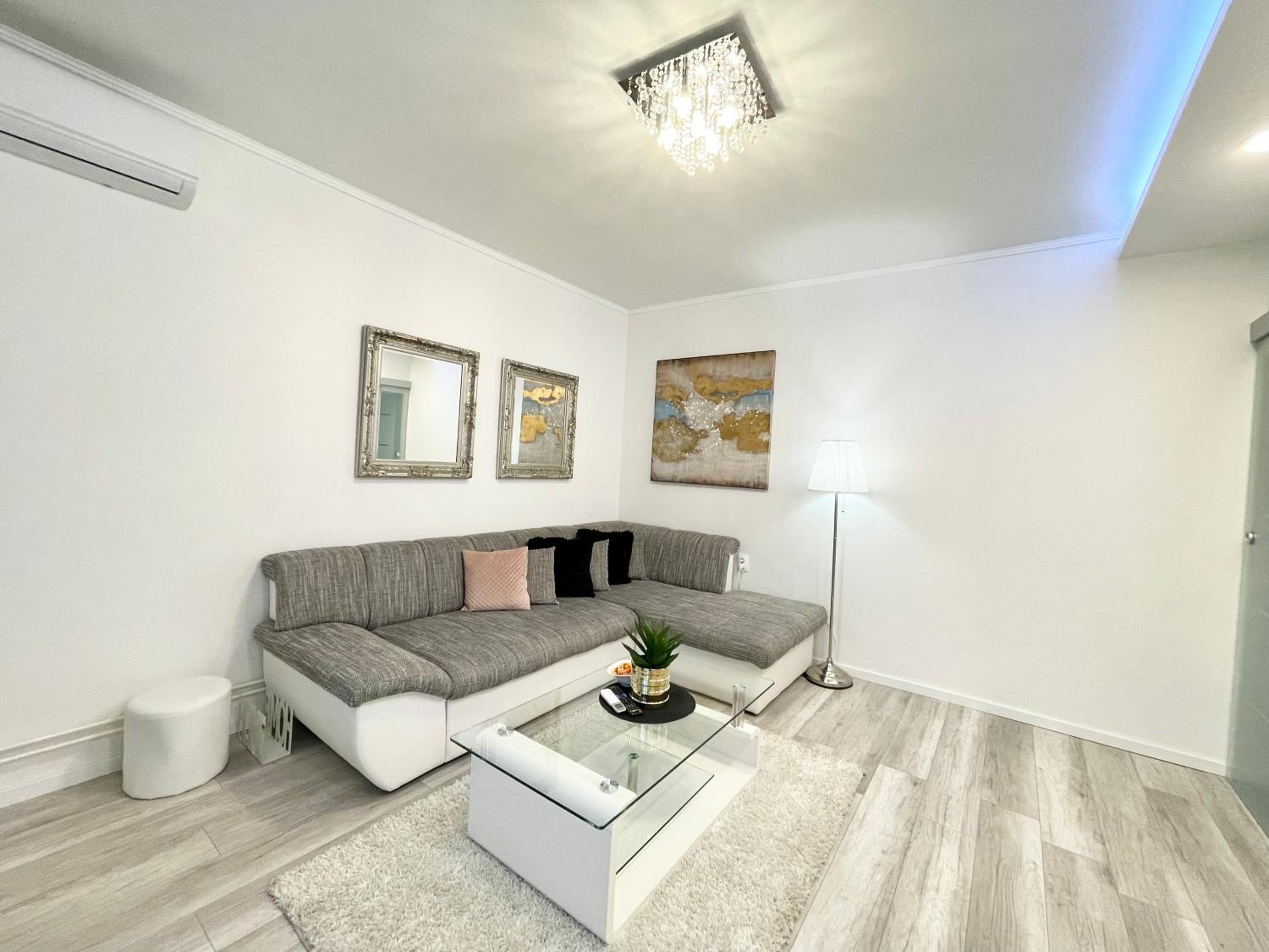 One-Bedroom Apartment - Photo 27
