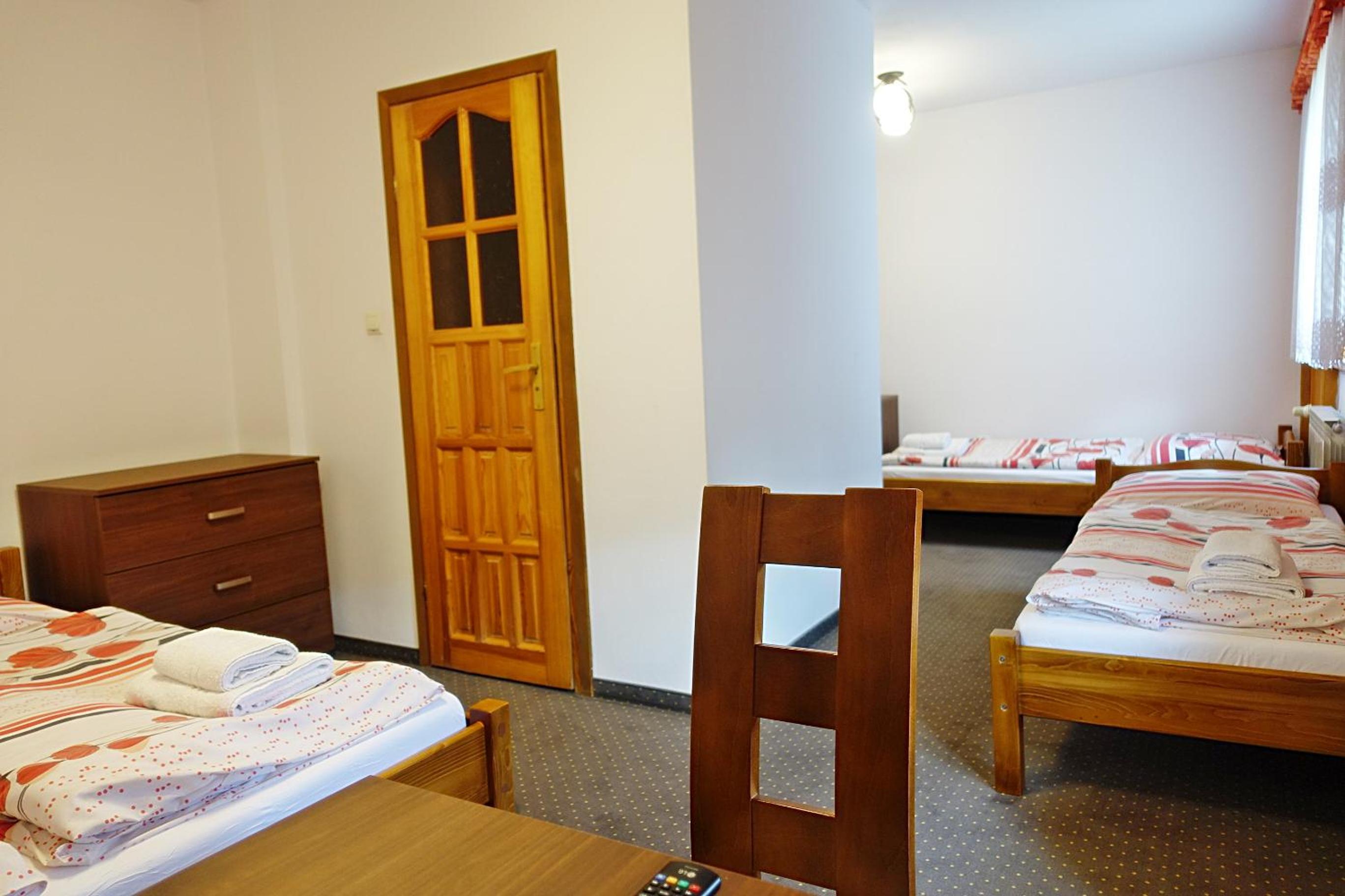 Quadruple Room with Balcony - Photo 5