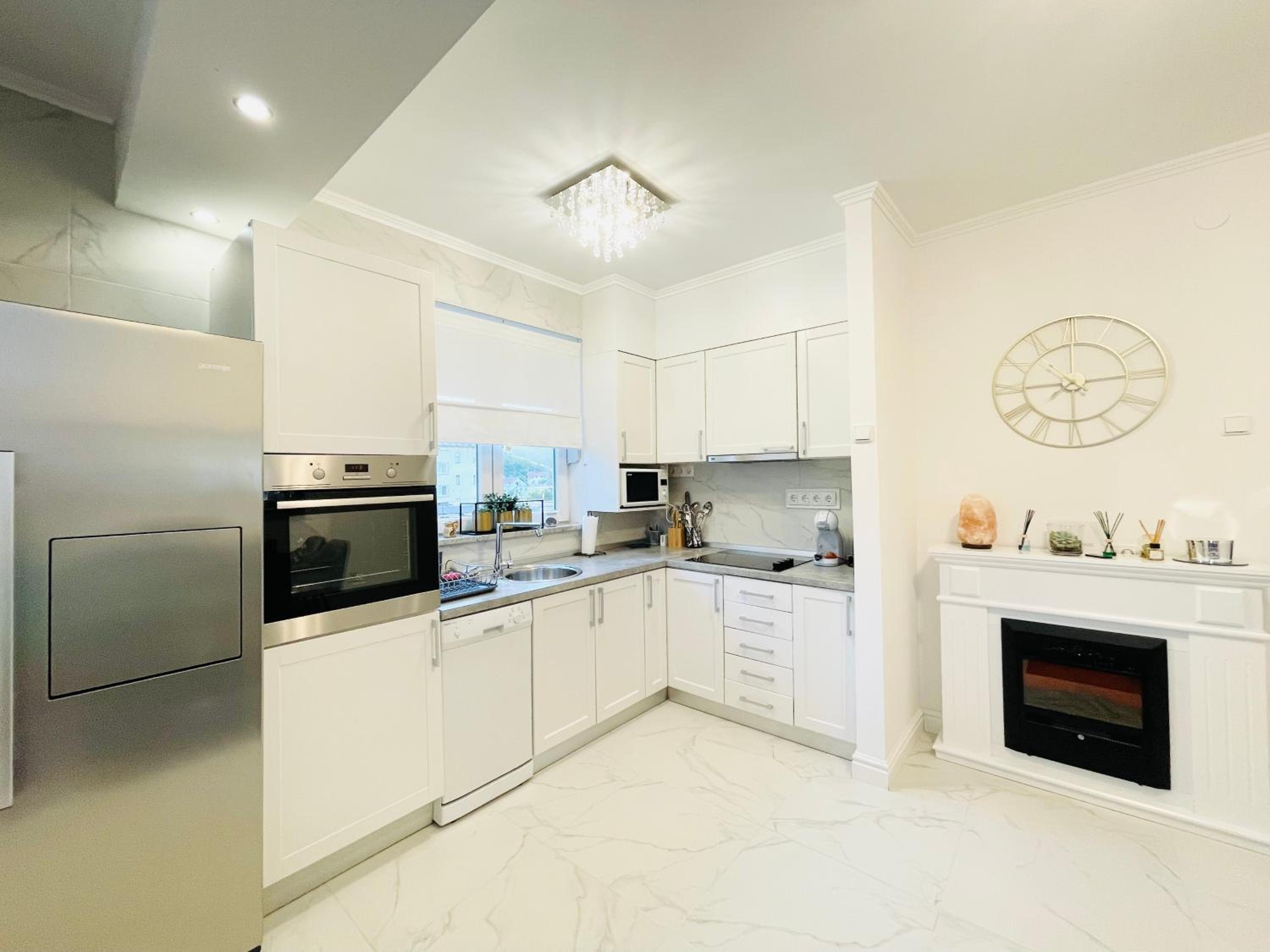 One-Bedroom Apartment - Photo 2