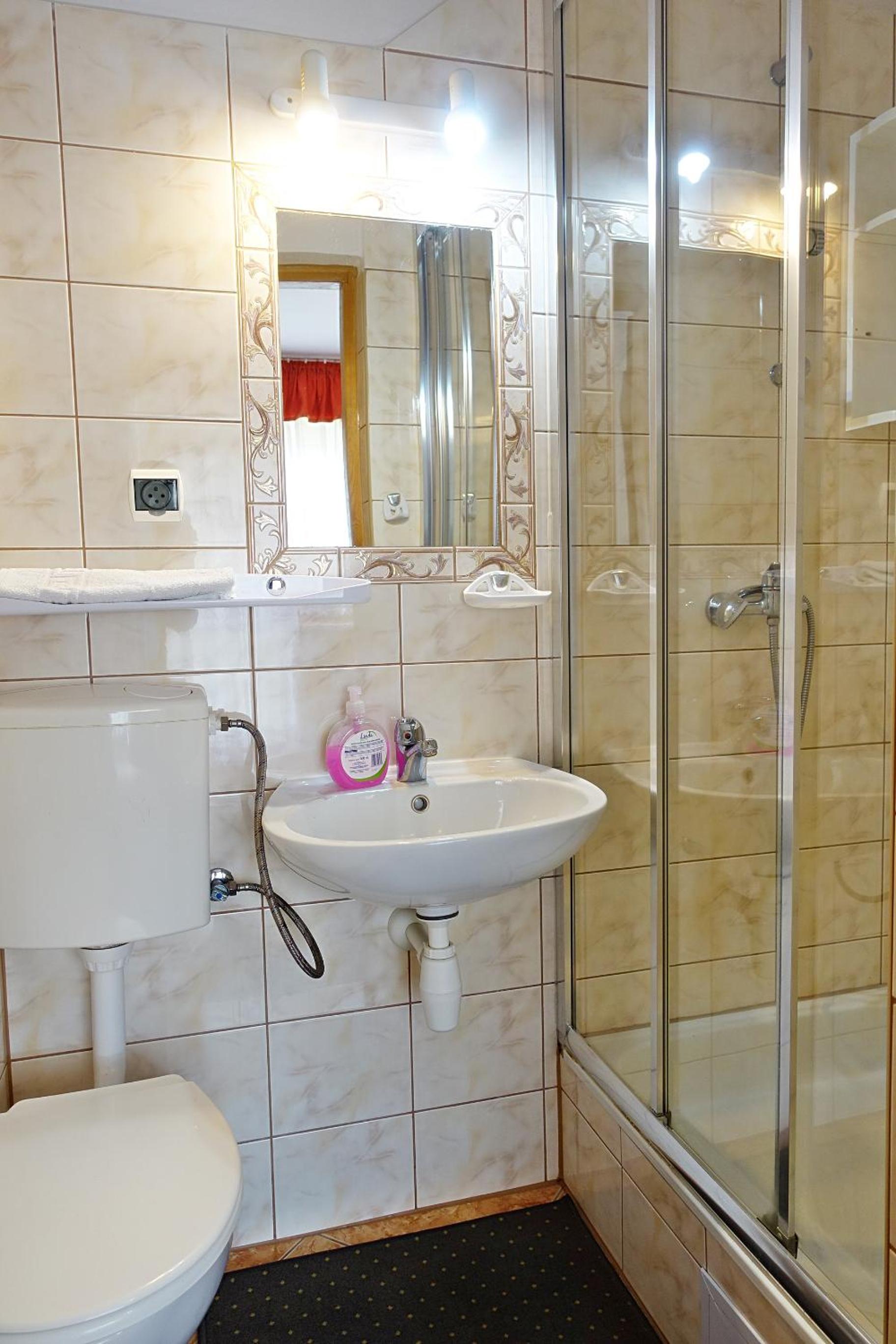 Triple Room with Balcony - Photo 5