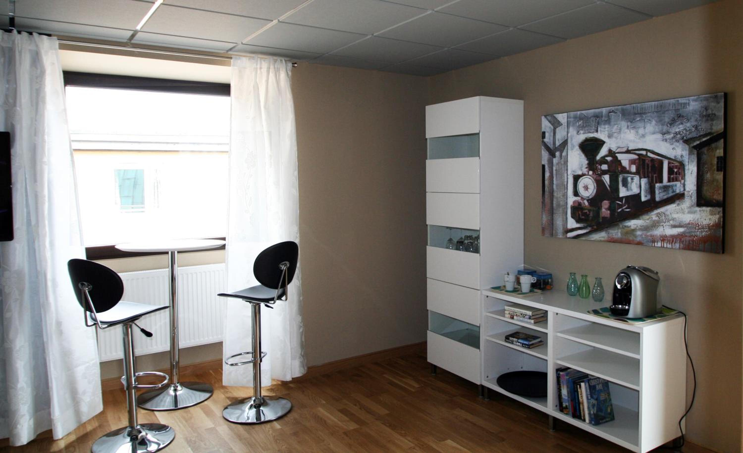 Suite - Photo 1