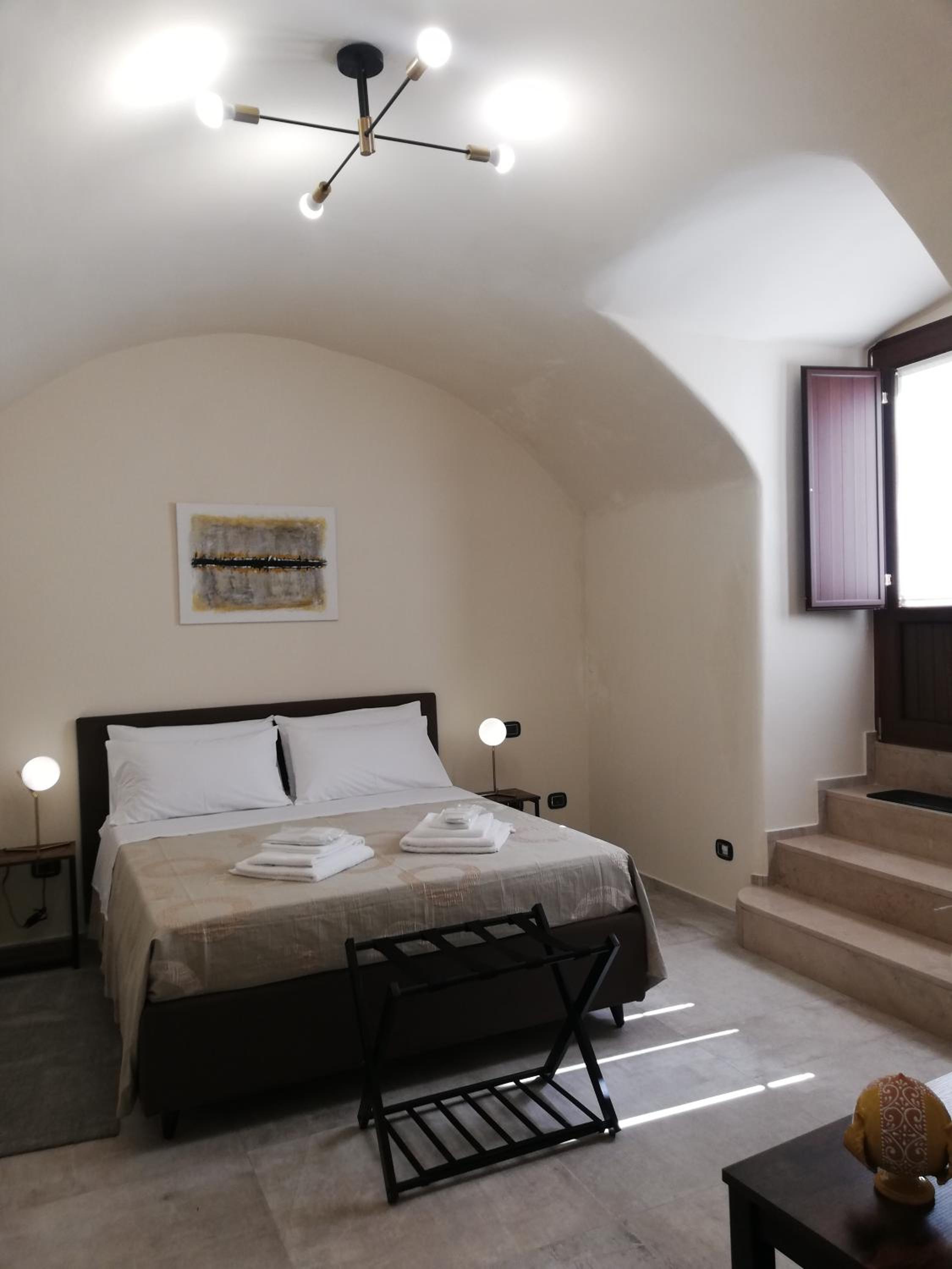 Queen Room photo 2